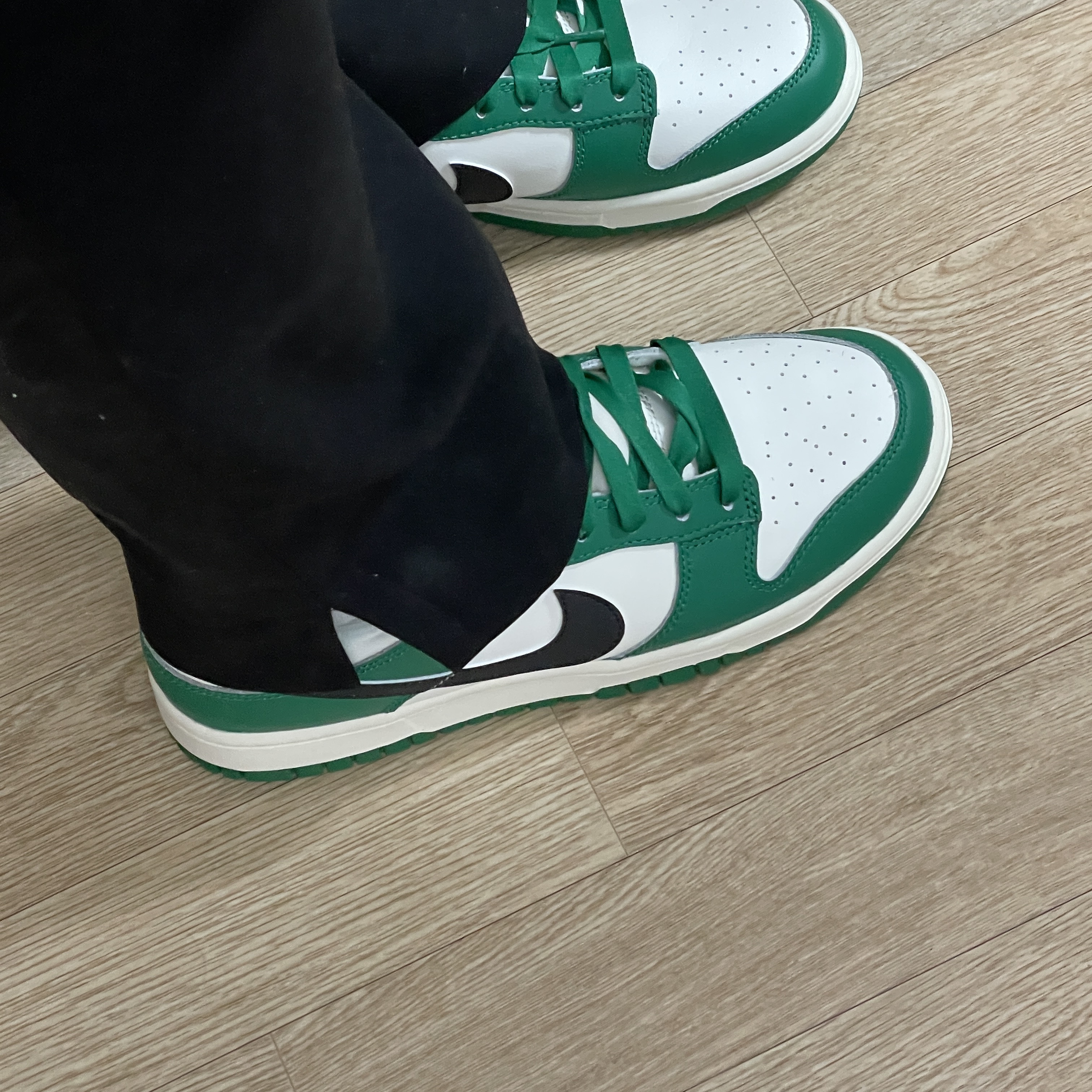 Nike Dunk Low Retro SE Jackpot Malachite 착용 스타일 - 2
