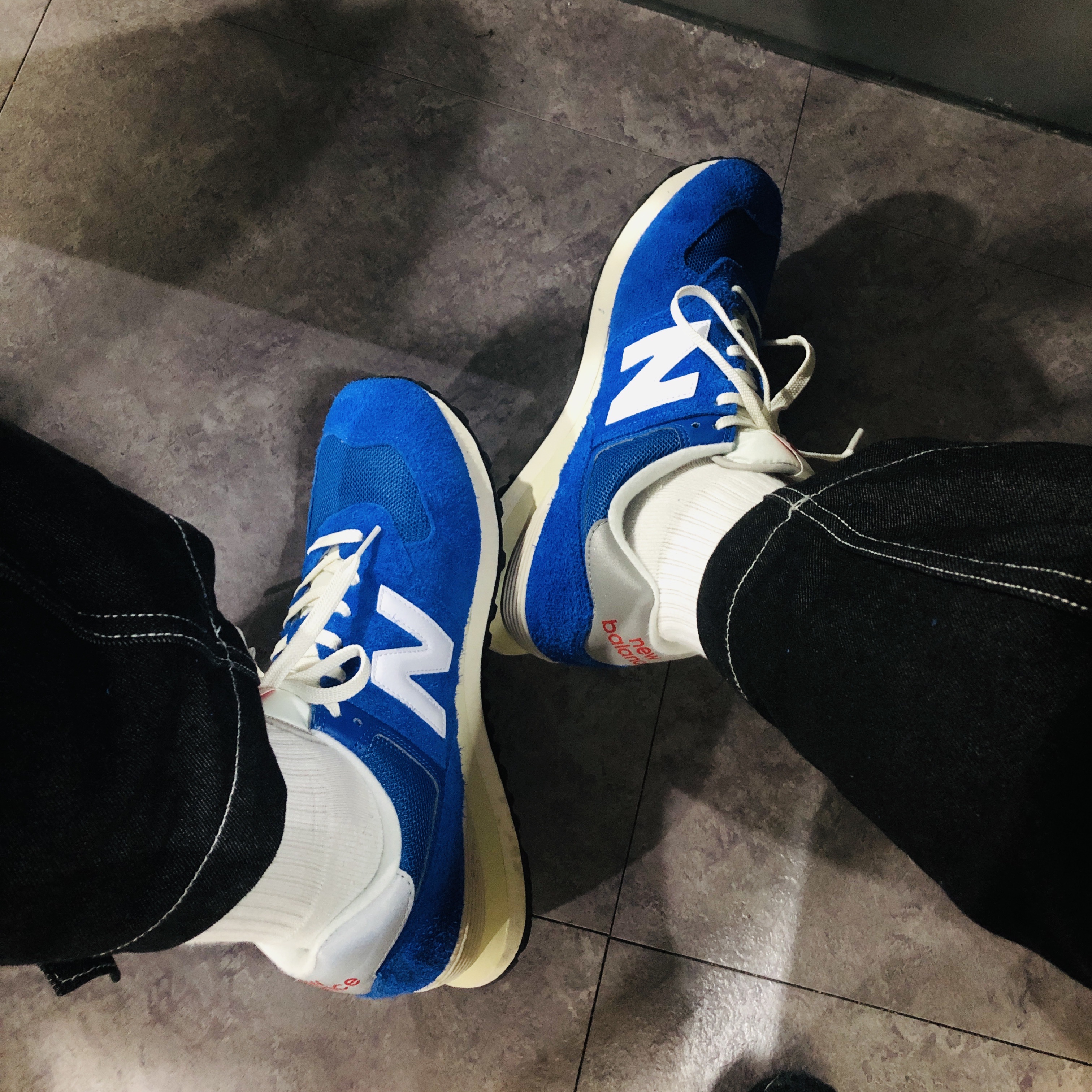 New Balance 574 Heritage Blue White 착용 스타일
