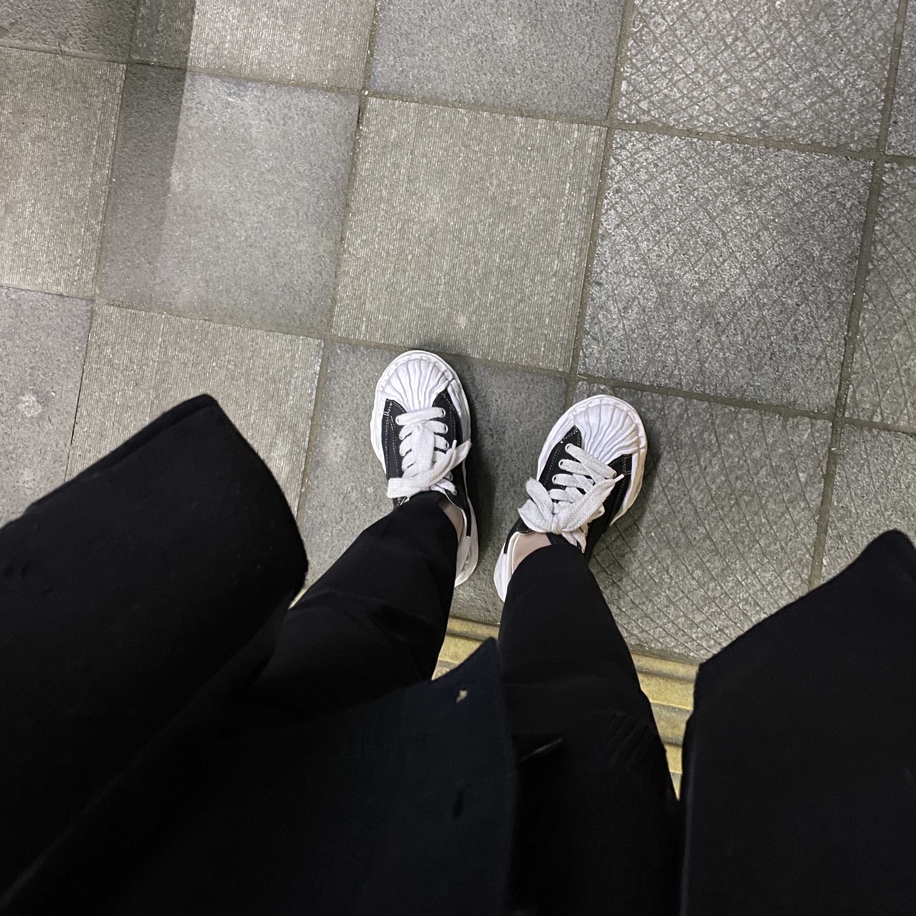 Maison Mihara Yasuhiro Blakey OG Sole Canvas Low-top Sneakers Black 착용 스타일