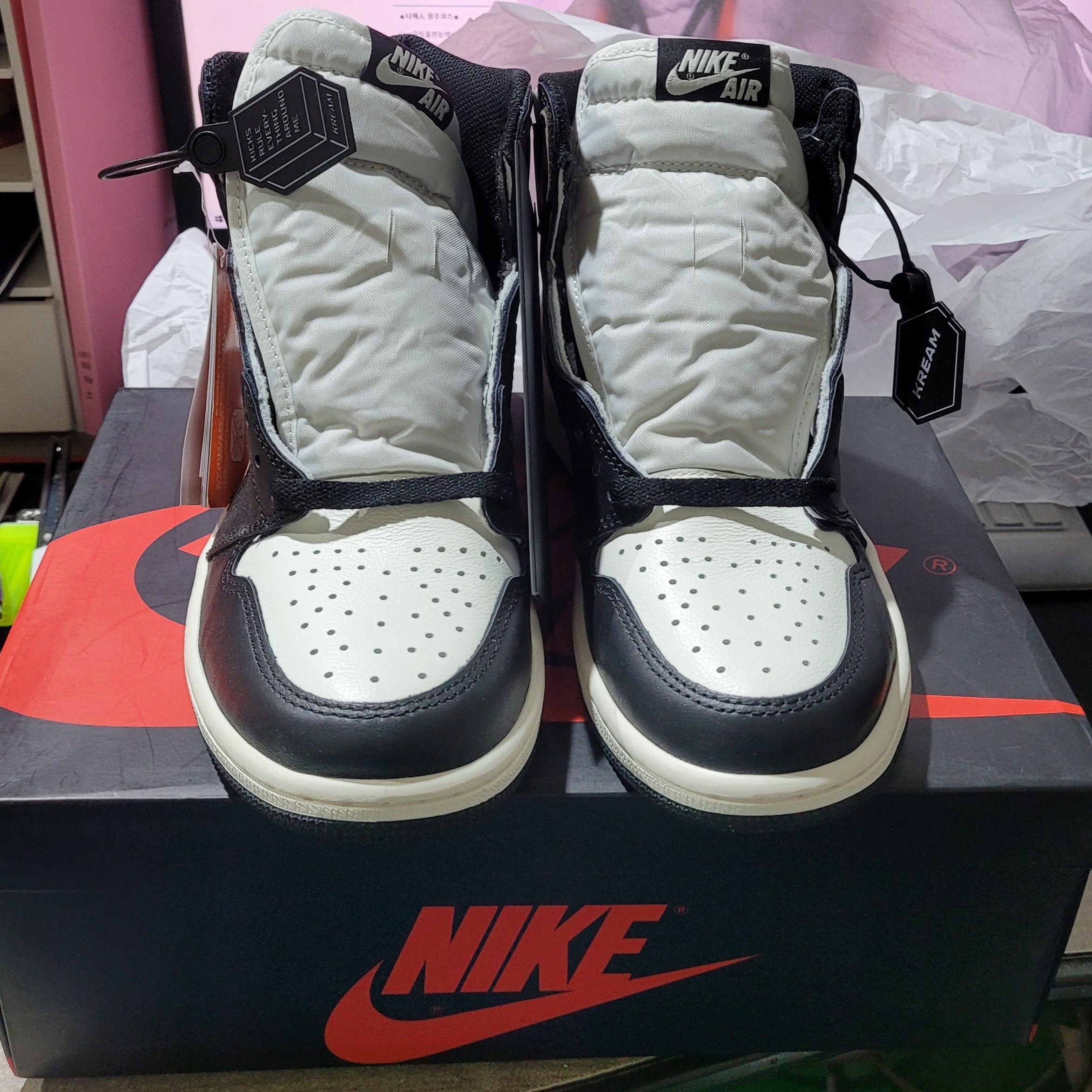 Jordan 1 Retro High OG Black Mocha 착용 스타일 - 1