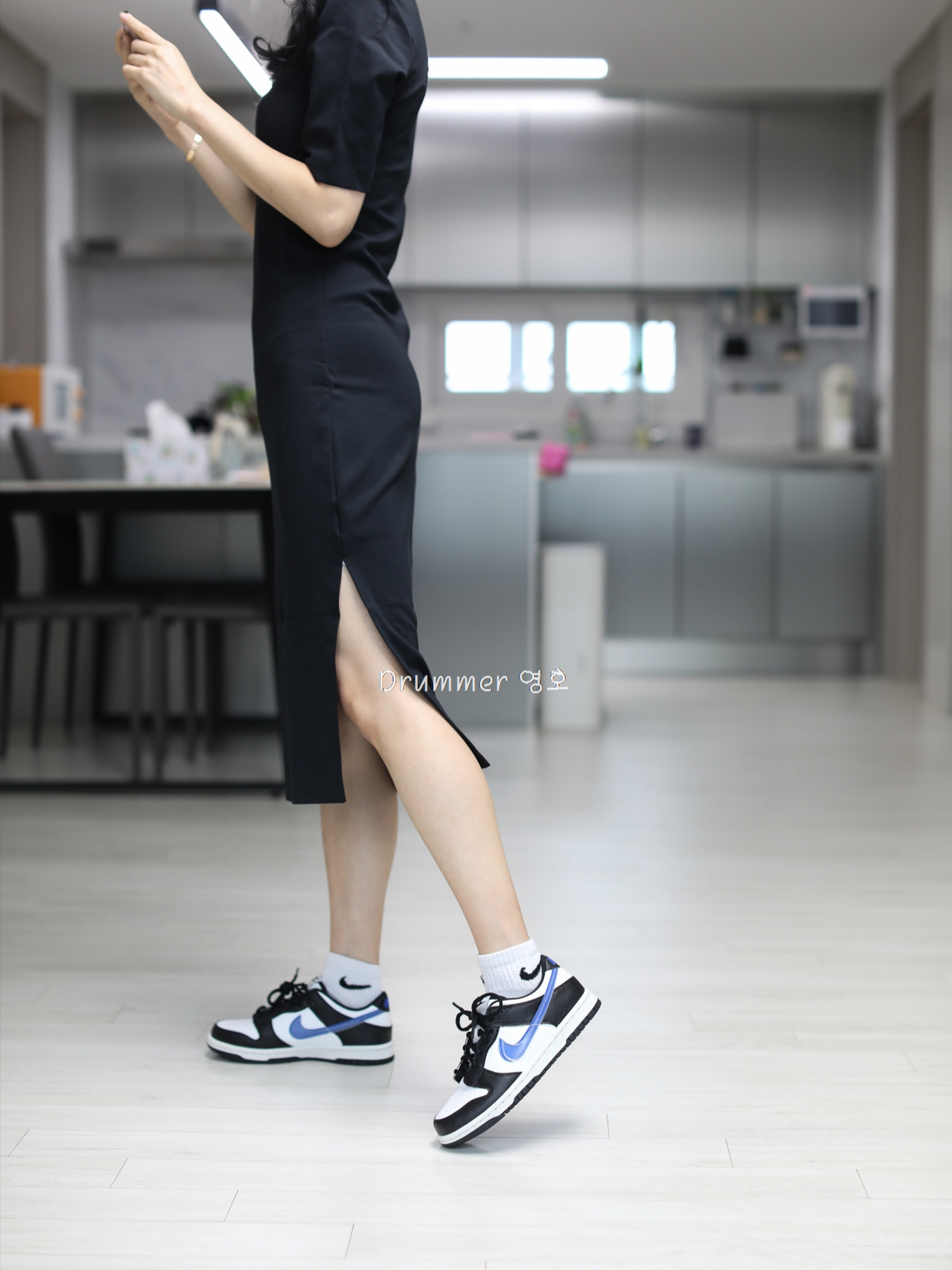 (GS) Nike Dunk Low Next Nature Black Hyper Royal 착용 스타일 - 2
