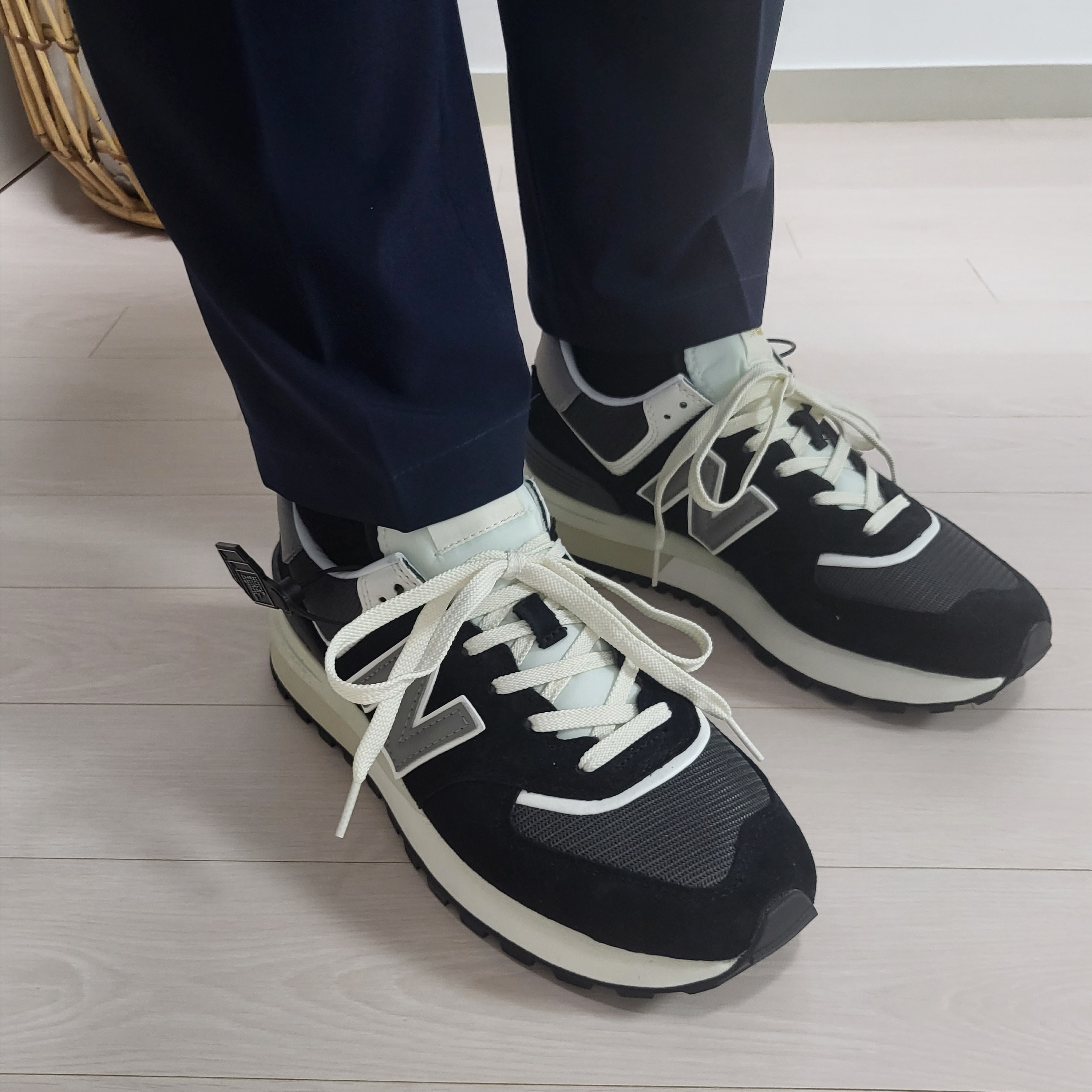 New Balance 574 Legacy Black 착용 스타일