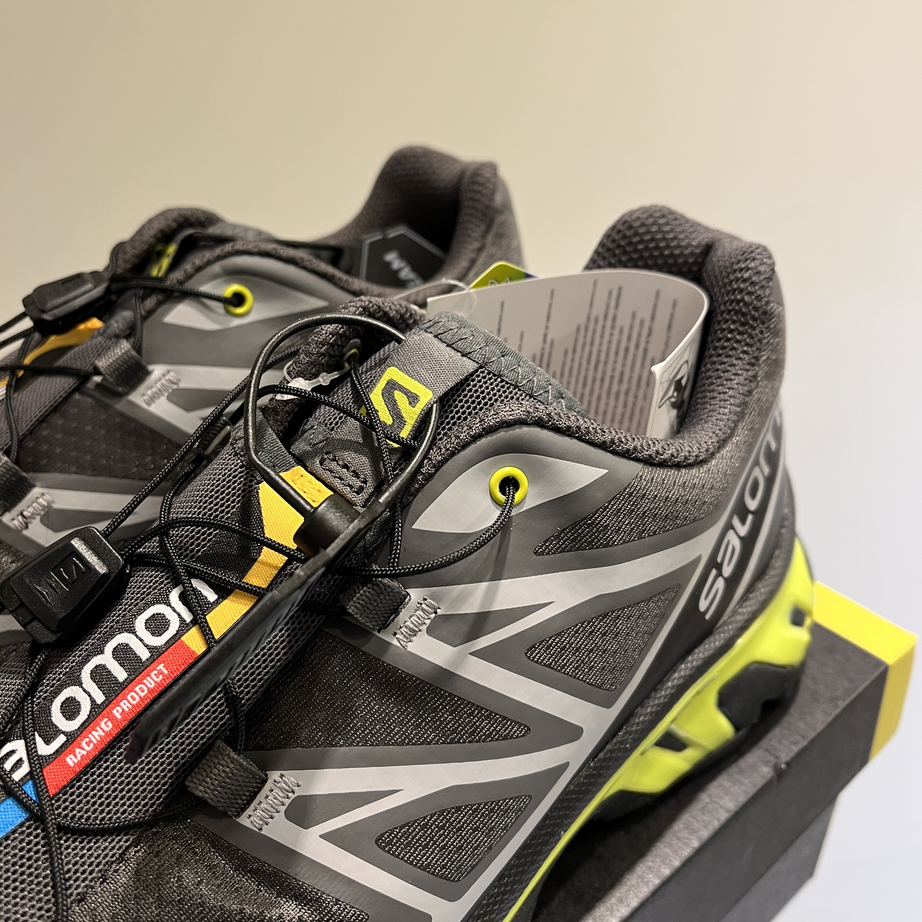 Salomon XT-6 Black Evening Primrose 착용 스타일 - 1