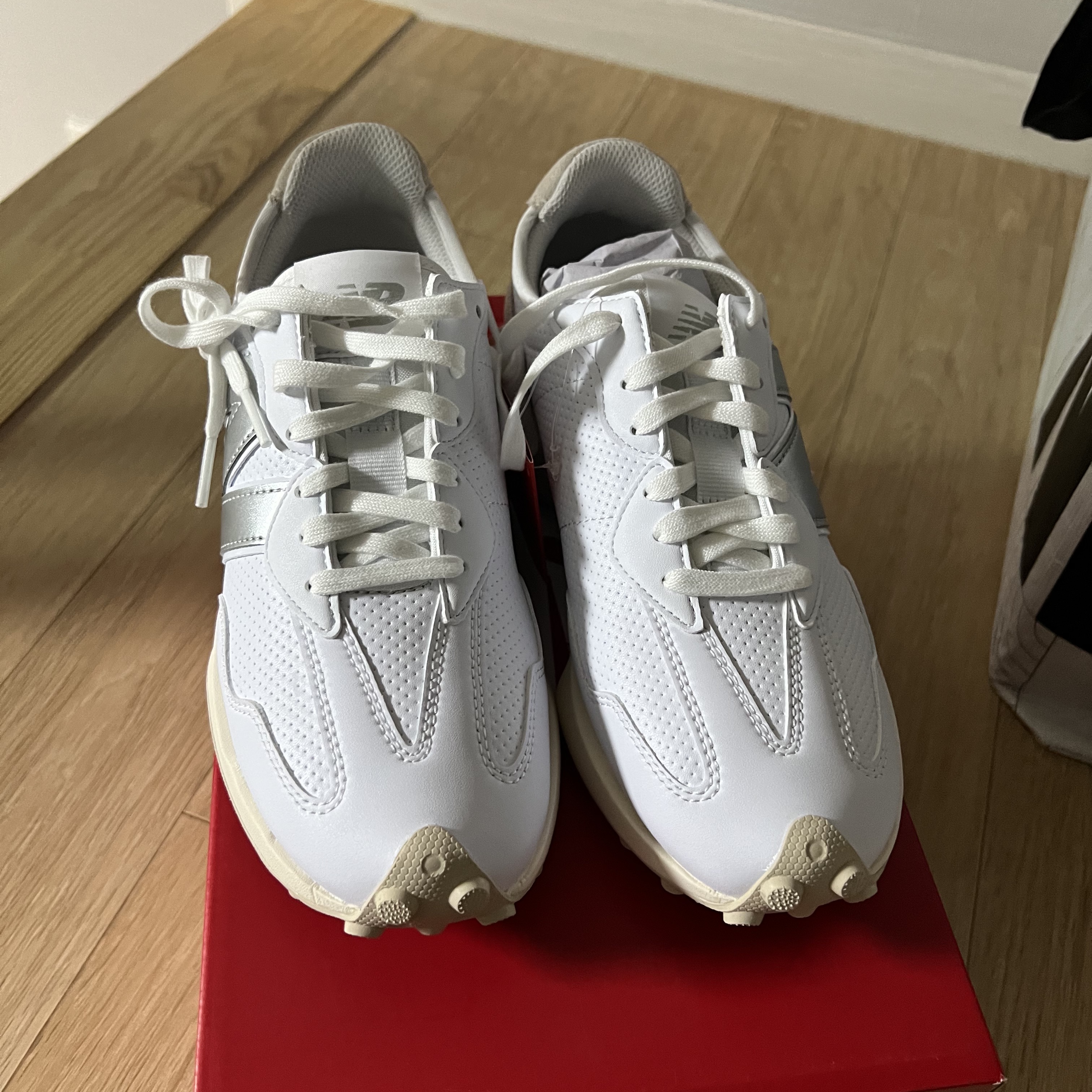 (W) New Balance 327 Golf White 착용 스타일 - 3