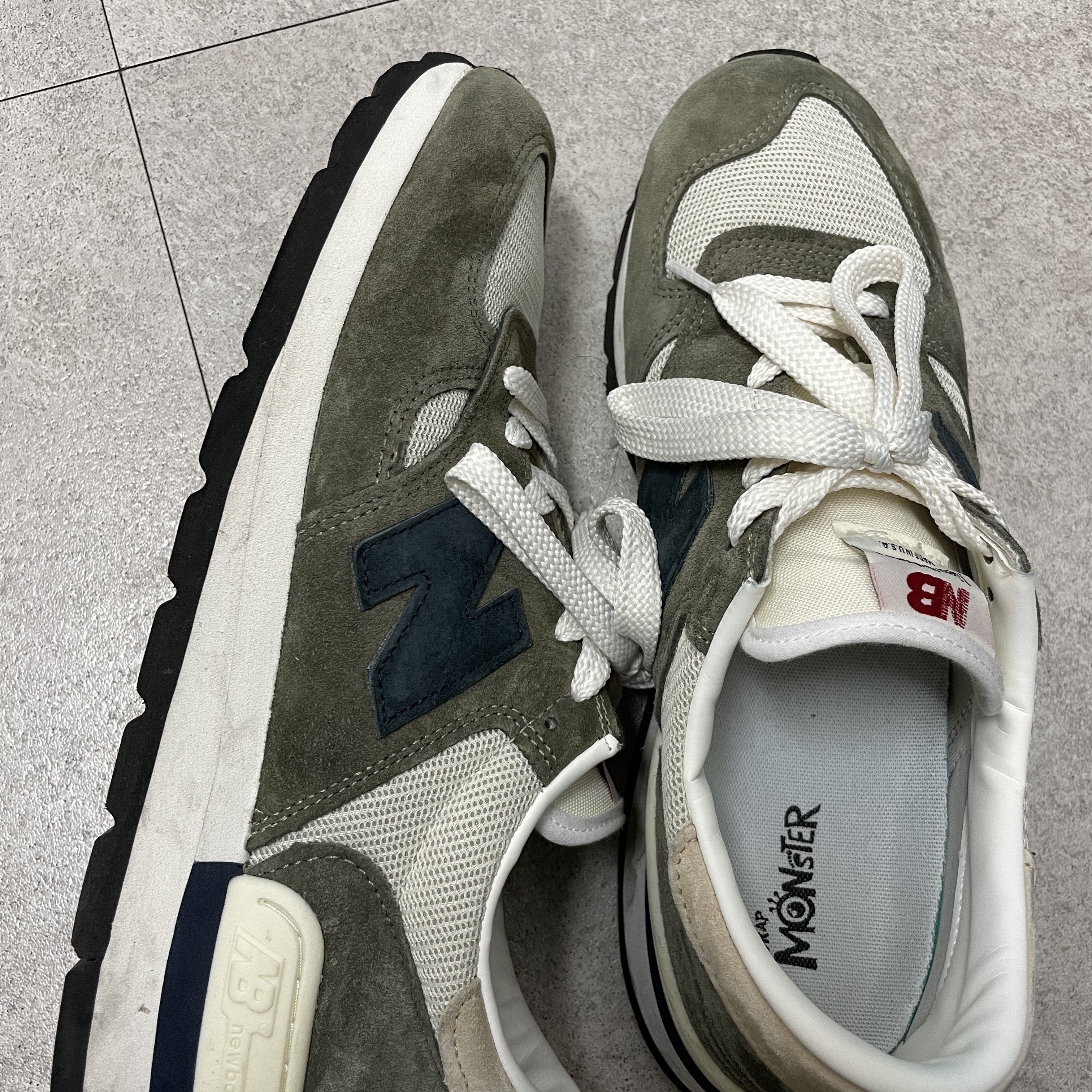 New Balance 990v1 Made in USA Olive 착용 스타일