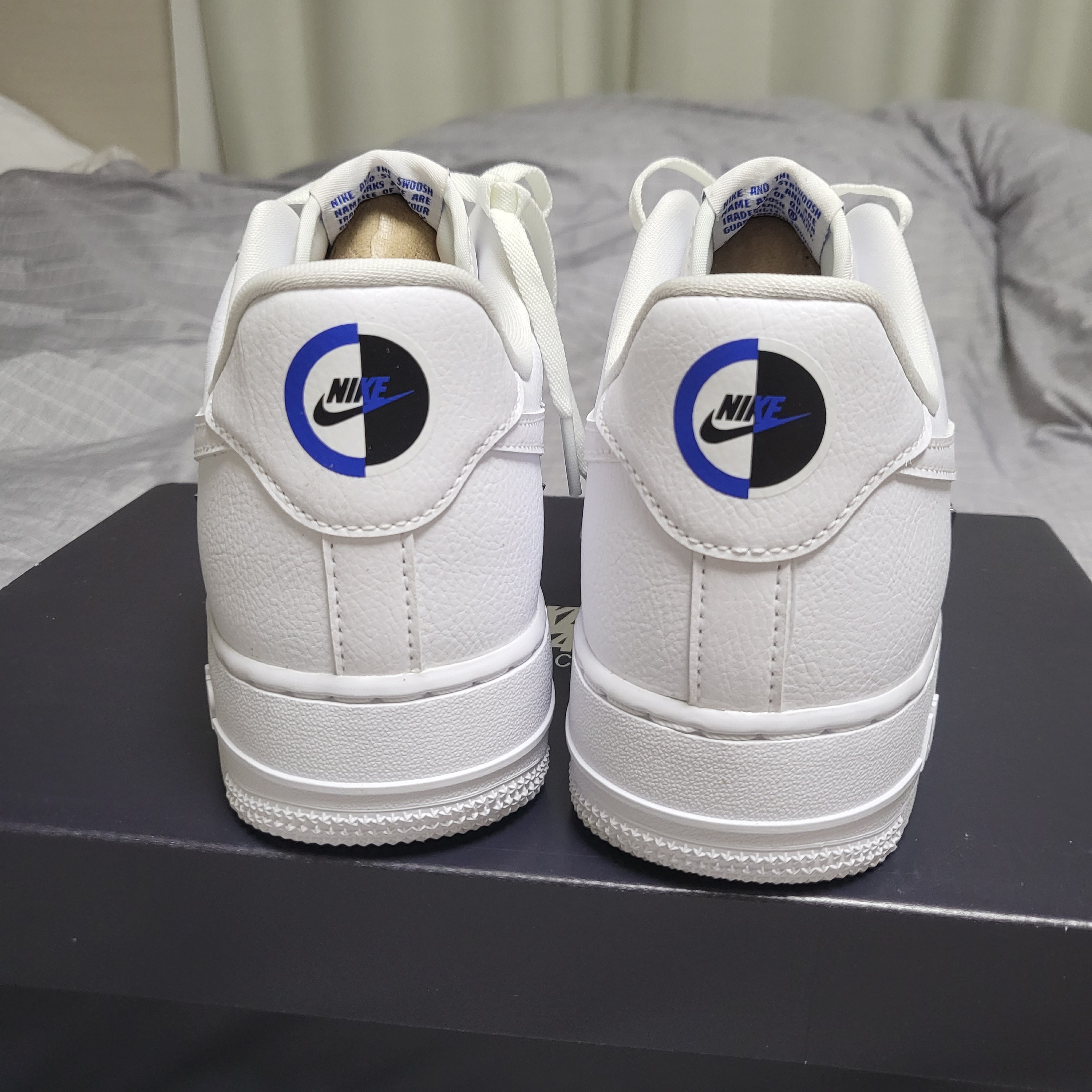 (W) Nike Air Force 1 Low '07 LX Chrome Luxe 착용 스타일 - 3