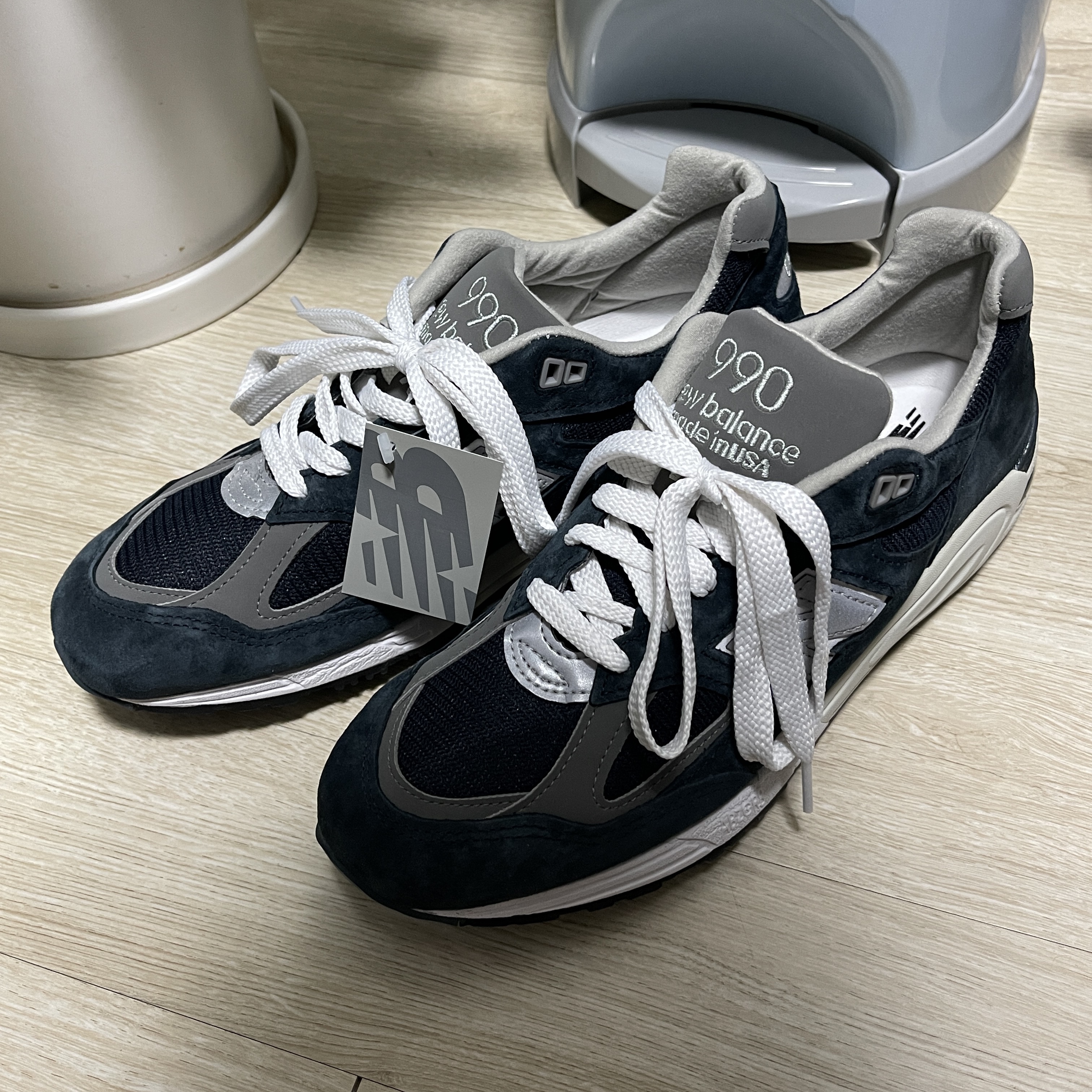 New Balance 990v2 Made in USA Navy 착용 스타일 - 2