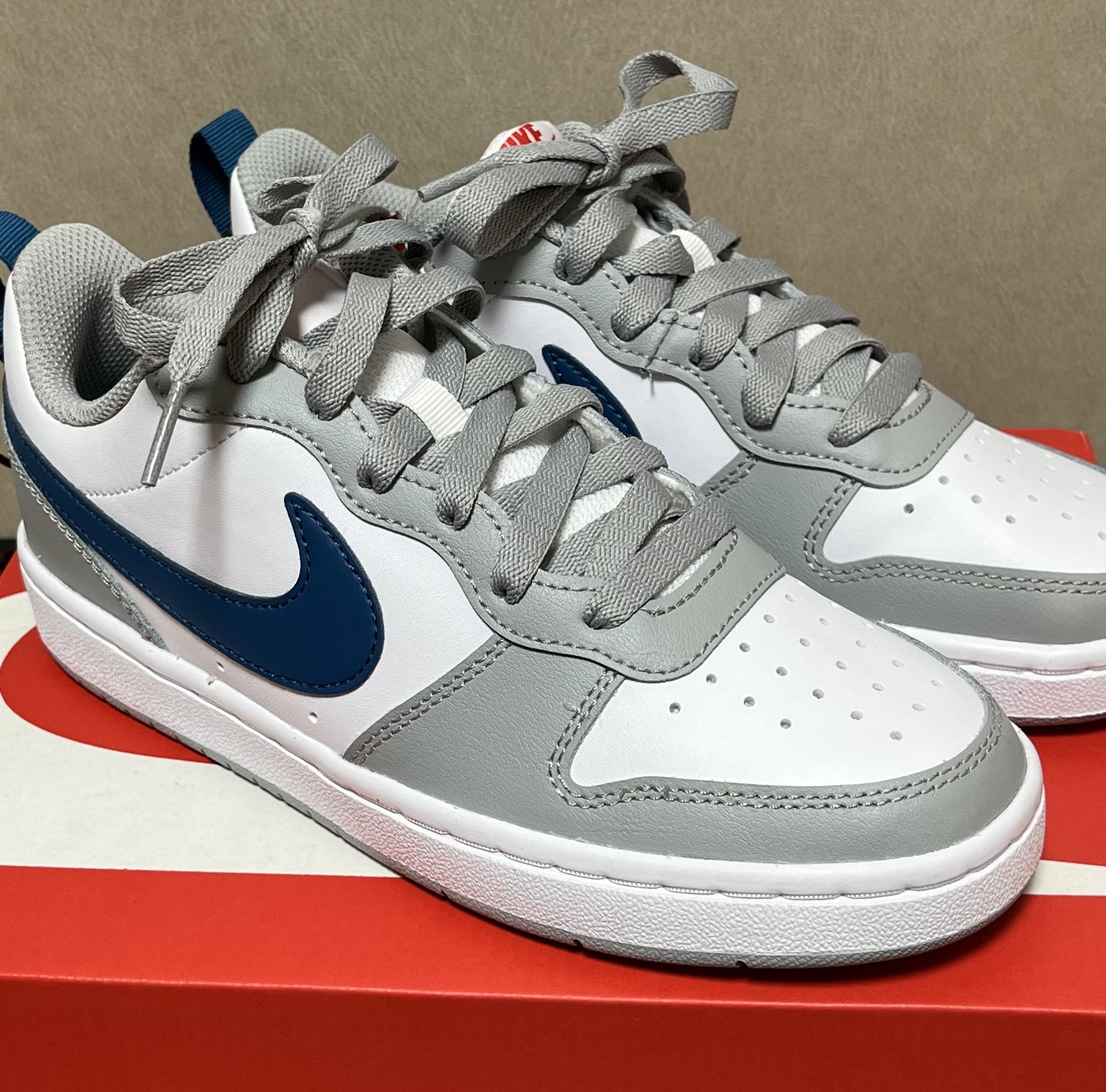 (GS) Nike Court Borough Low 2 Light Smoke Grey 착용 스타일 - 1