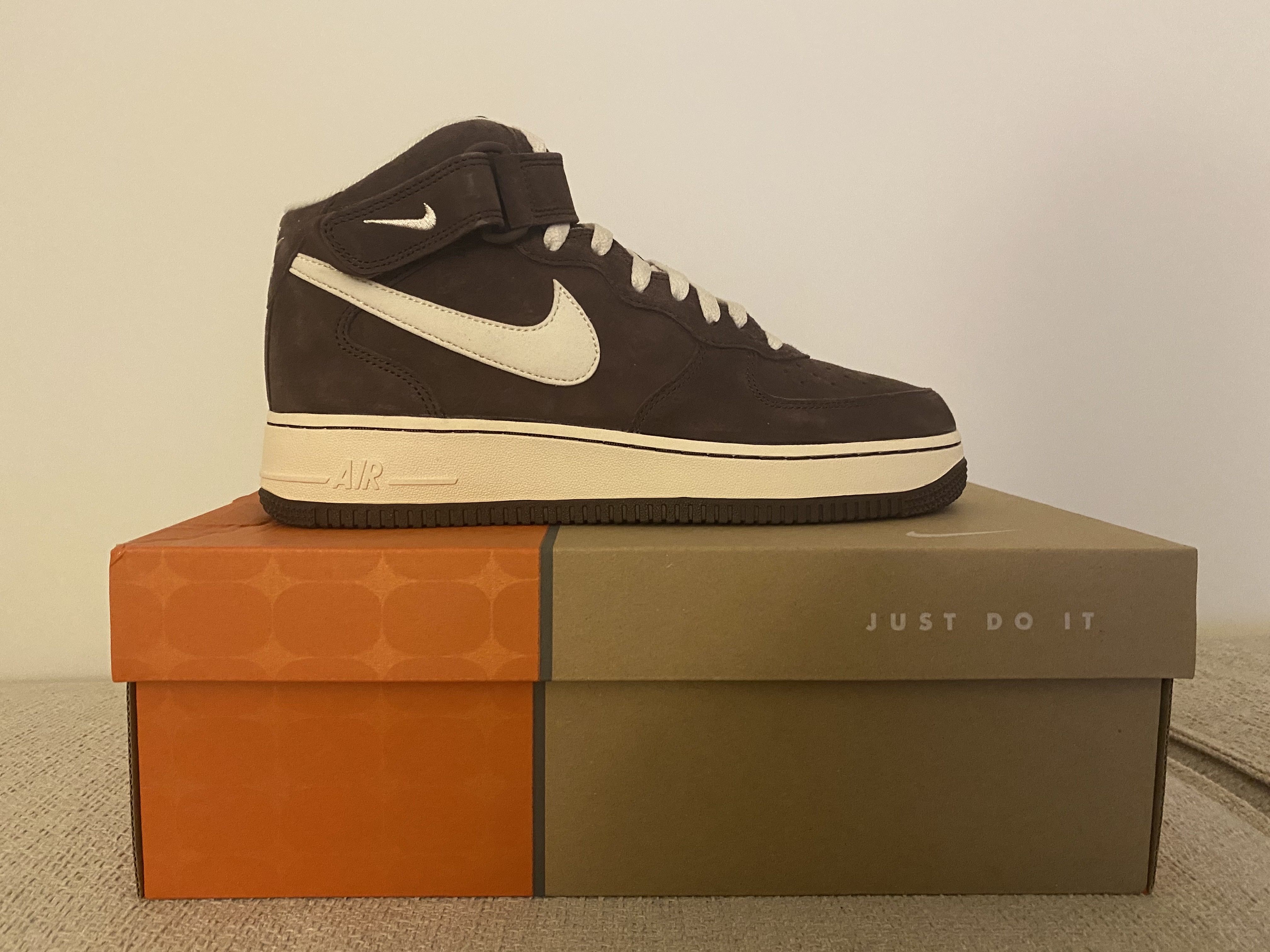 Nike Air Force 1 Mid '07 QS Chocolate 착용 스타일
