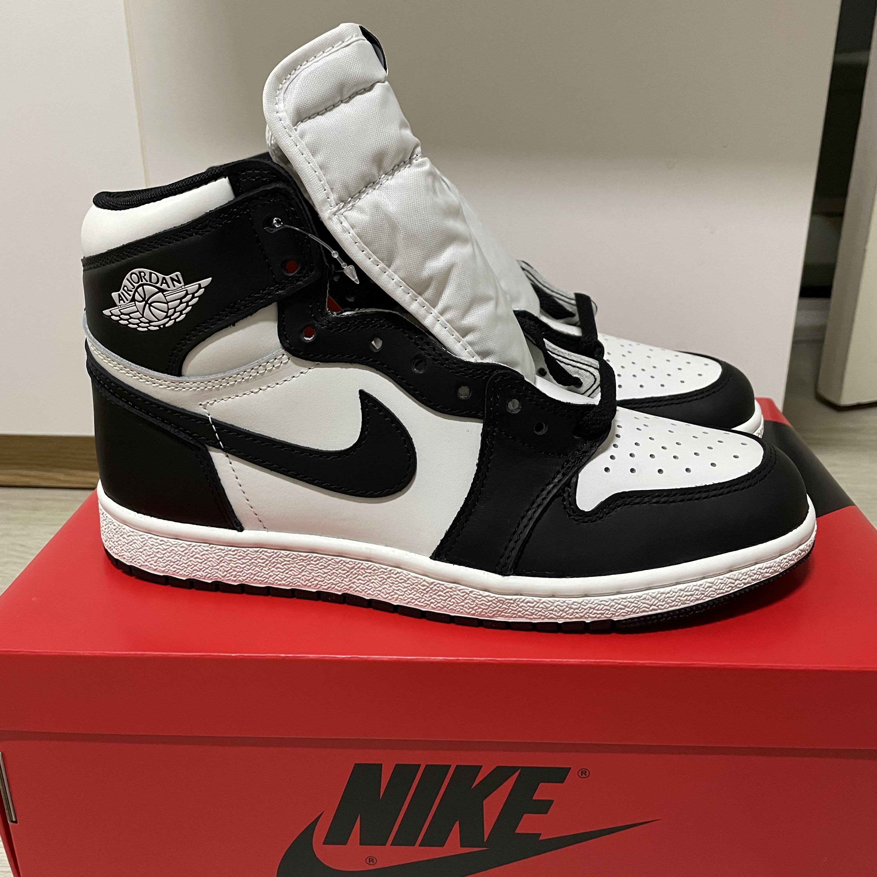Jordan 1 High 85 Black White 착용 스타일 - 3