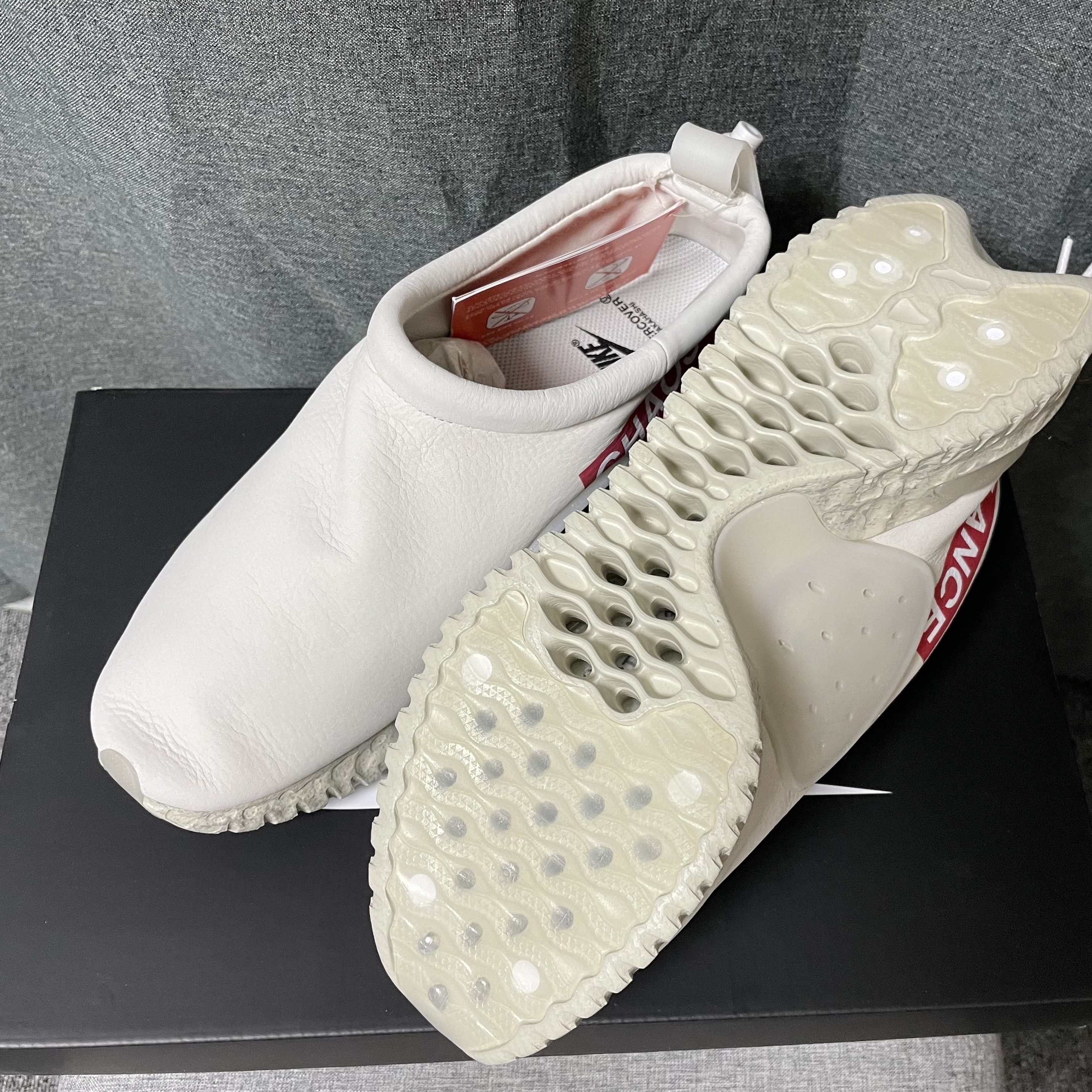 Nike x Undercover Moc Flow SP Light Bone 착용 스타일 - 2