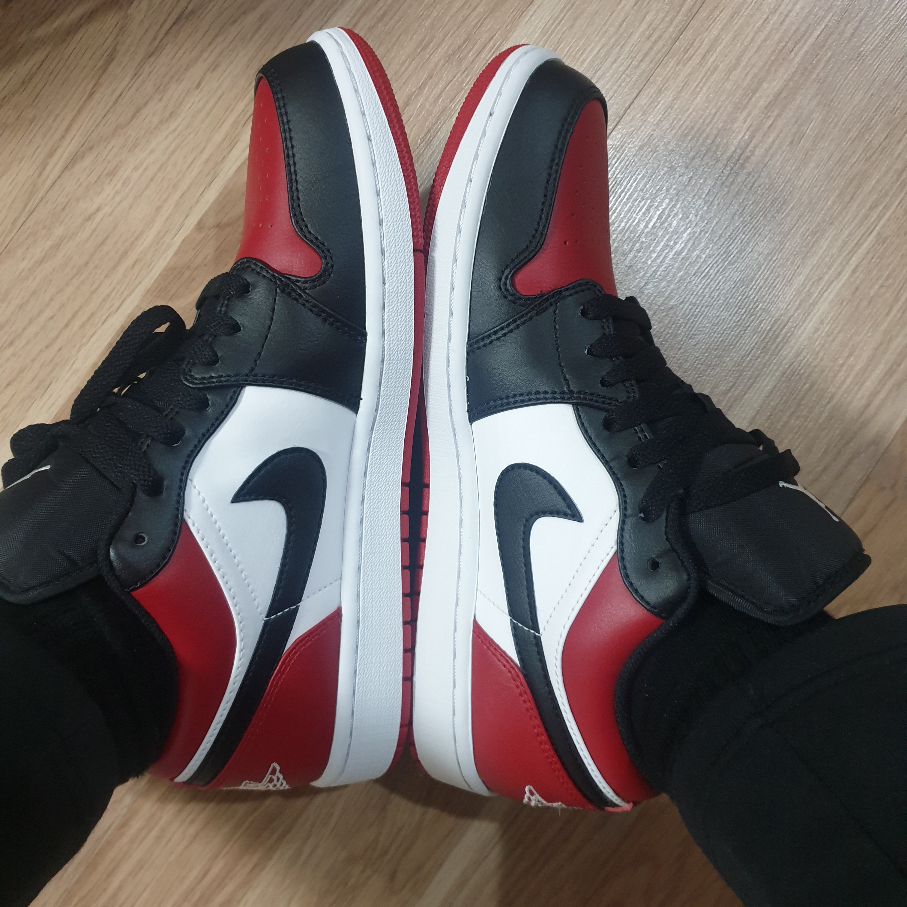 Jordan 1 Low Bred Toe 착용 스타일 - 1