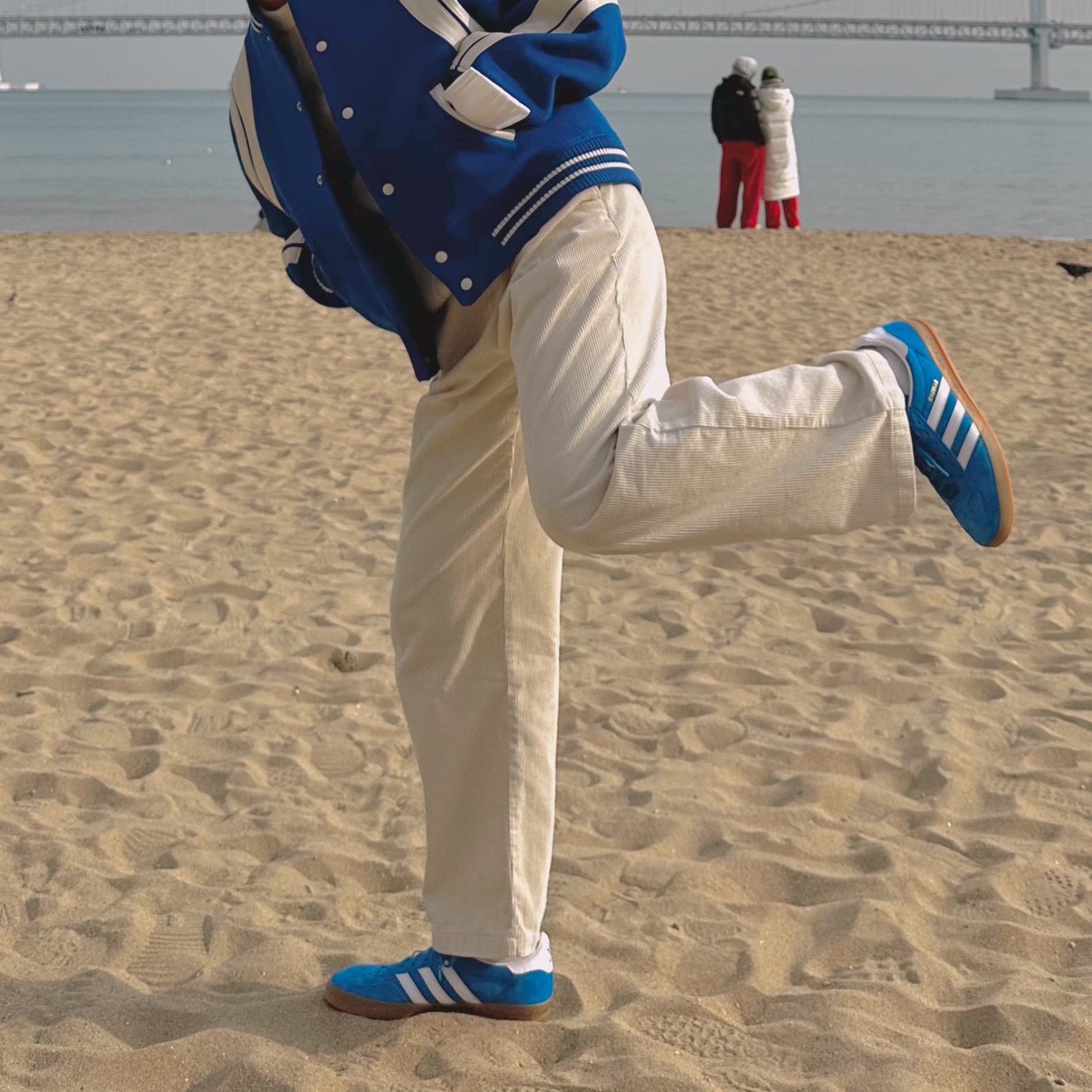 Adidas Gazelle Indoor Blue Bird, Ader Error Twit Jumper Blue 착용 스타일 - 2