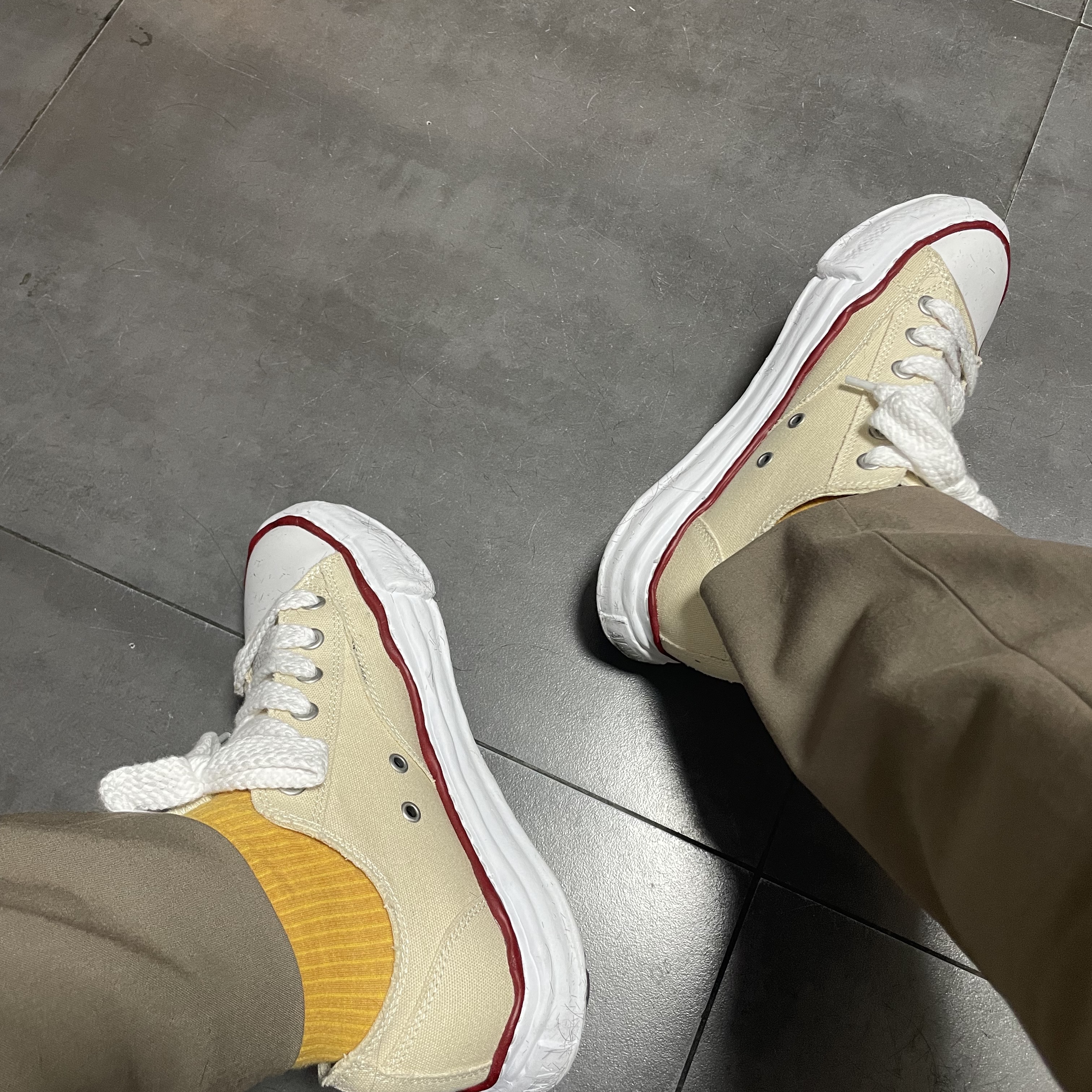 Maison Mihara Yasuhiro Peterson OG Sole Canvas Low-top Sneakers Natural 착용 스타일