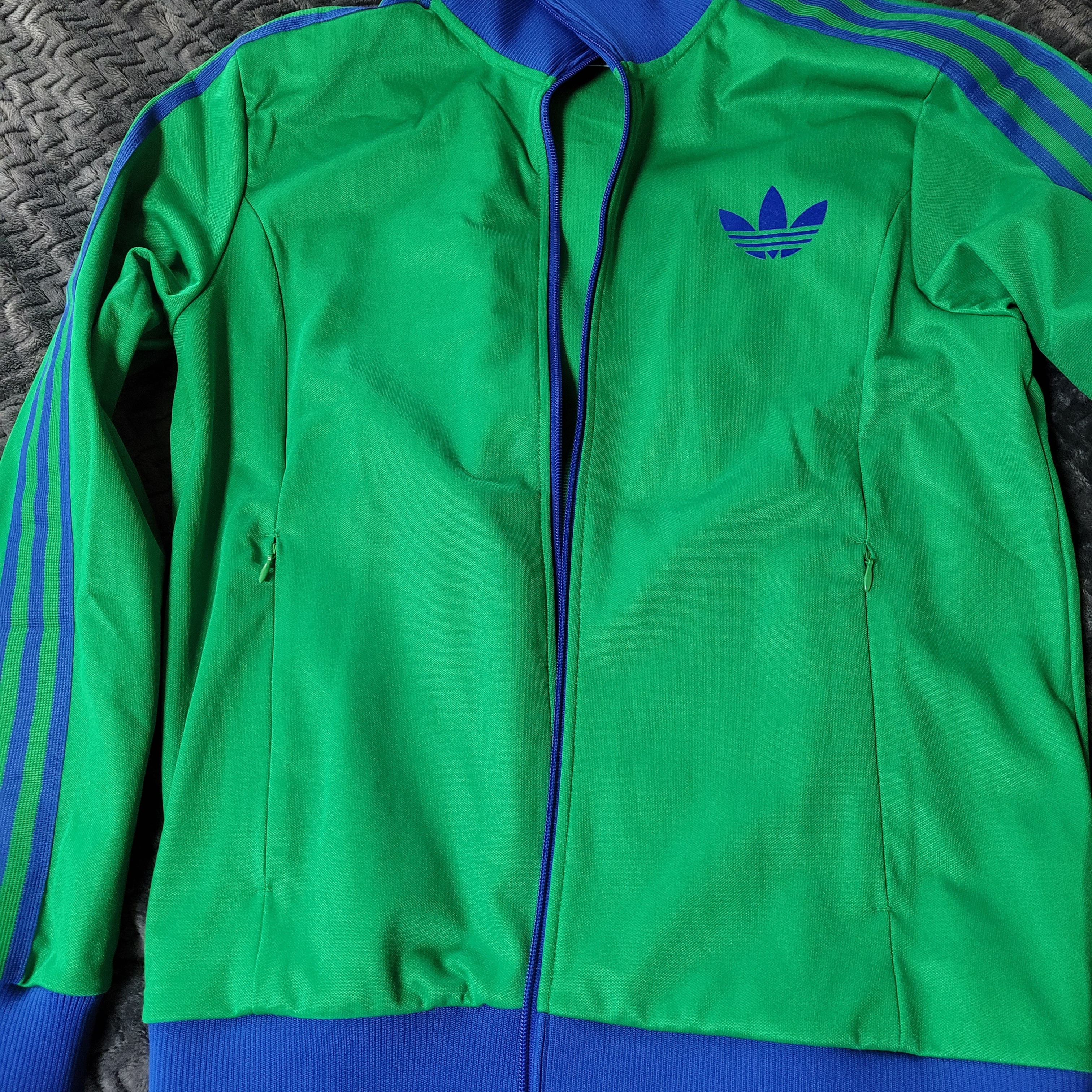 Adidas Campus 00s Dark Green Semi Lucid Blue 착용 스타일 - 2