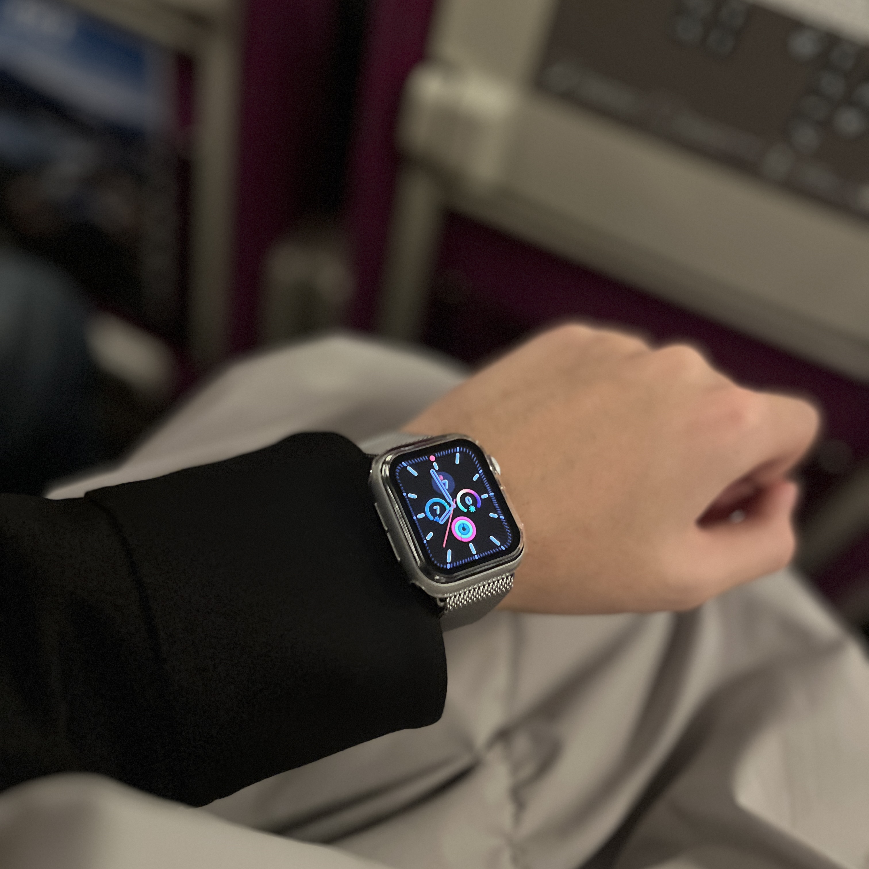 Apple Watch SE 40mm GPS Silver Aluminum Case with Sport Band Abyss Blue (Korean Ver.) 착용 스타일