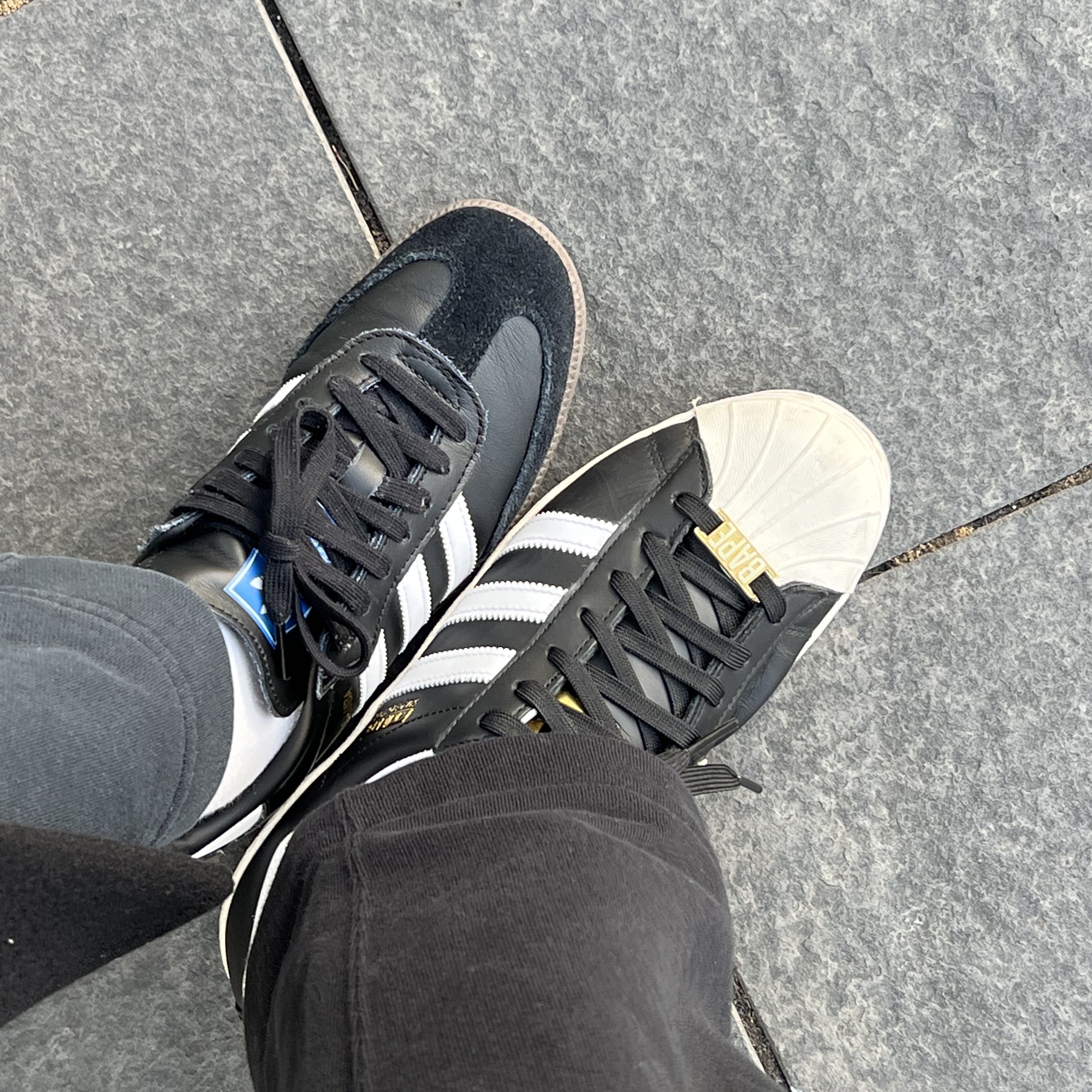 Adidas Samba OG Black White Gum, Adidas x BAPE Superstar 80s Core Black Off White 착용 스타일