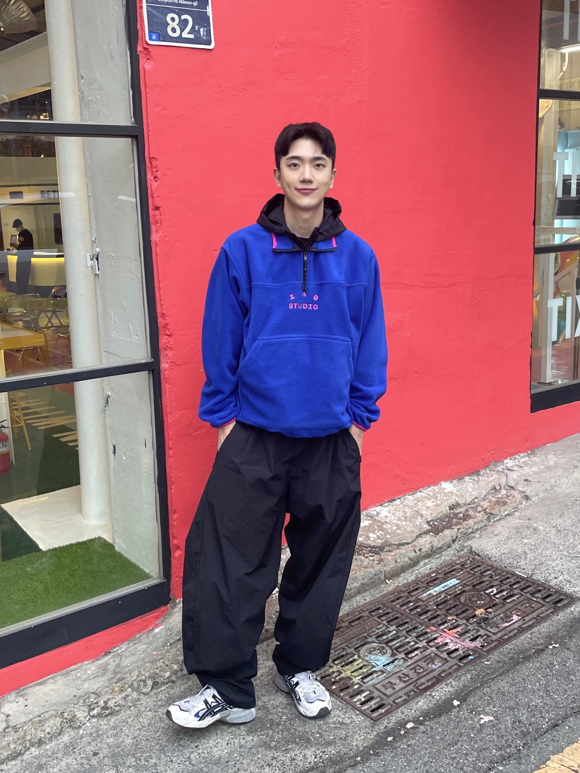 IAB Studio x Thor Fleece Blue Pink 착용 스타일 - 3