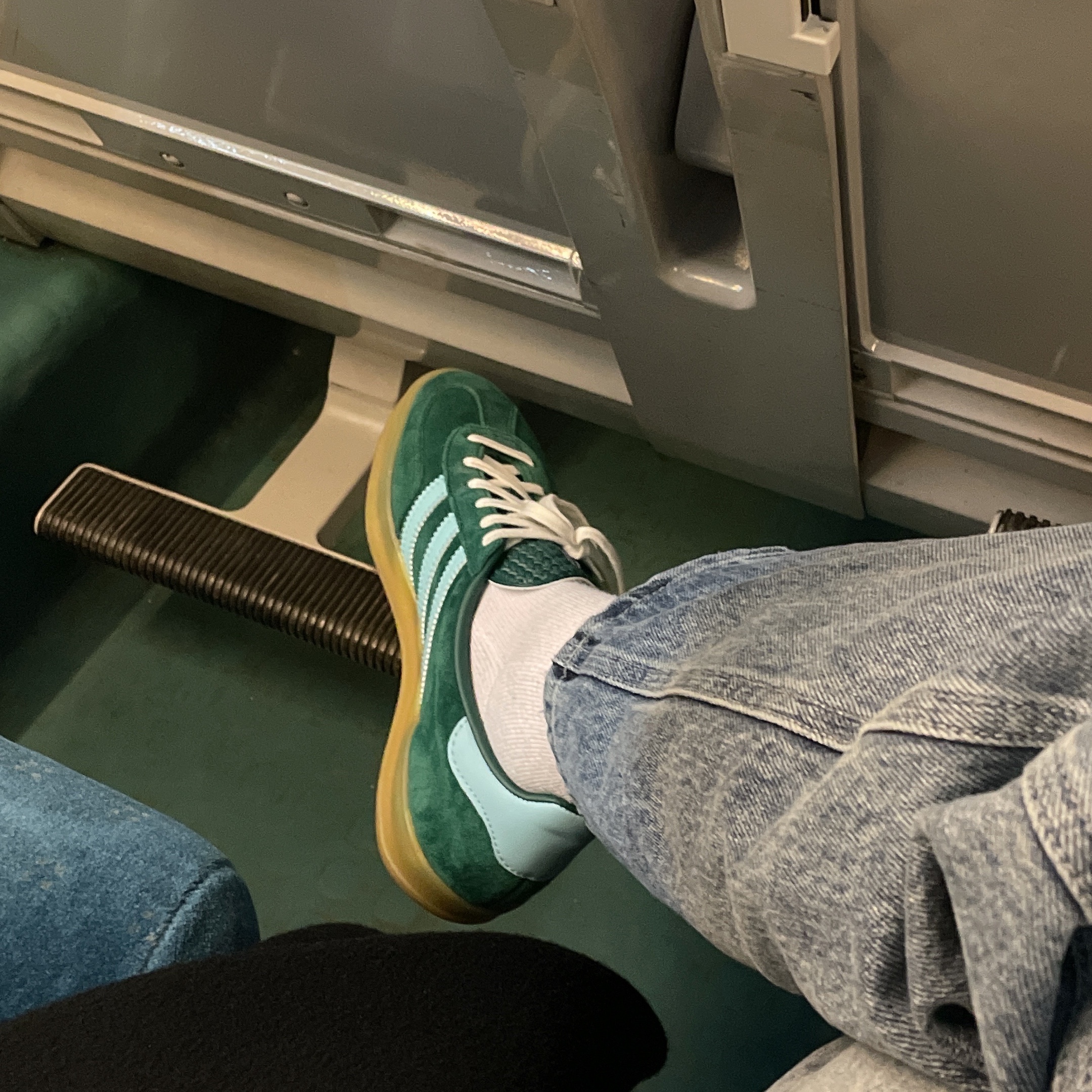 Adidas Gazelle Indoor Collegiate Green Hazy Sky 착용 스타일