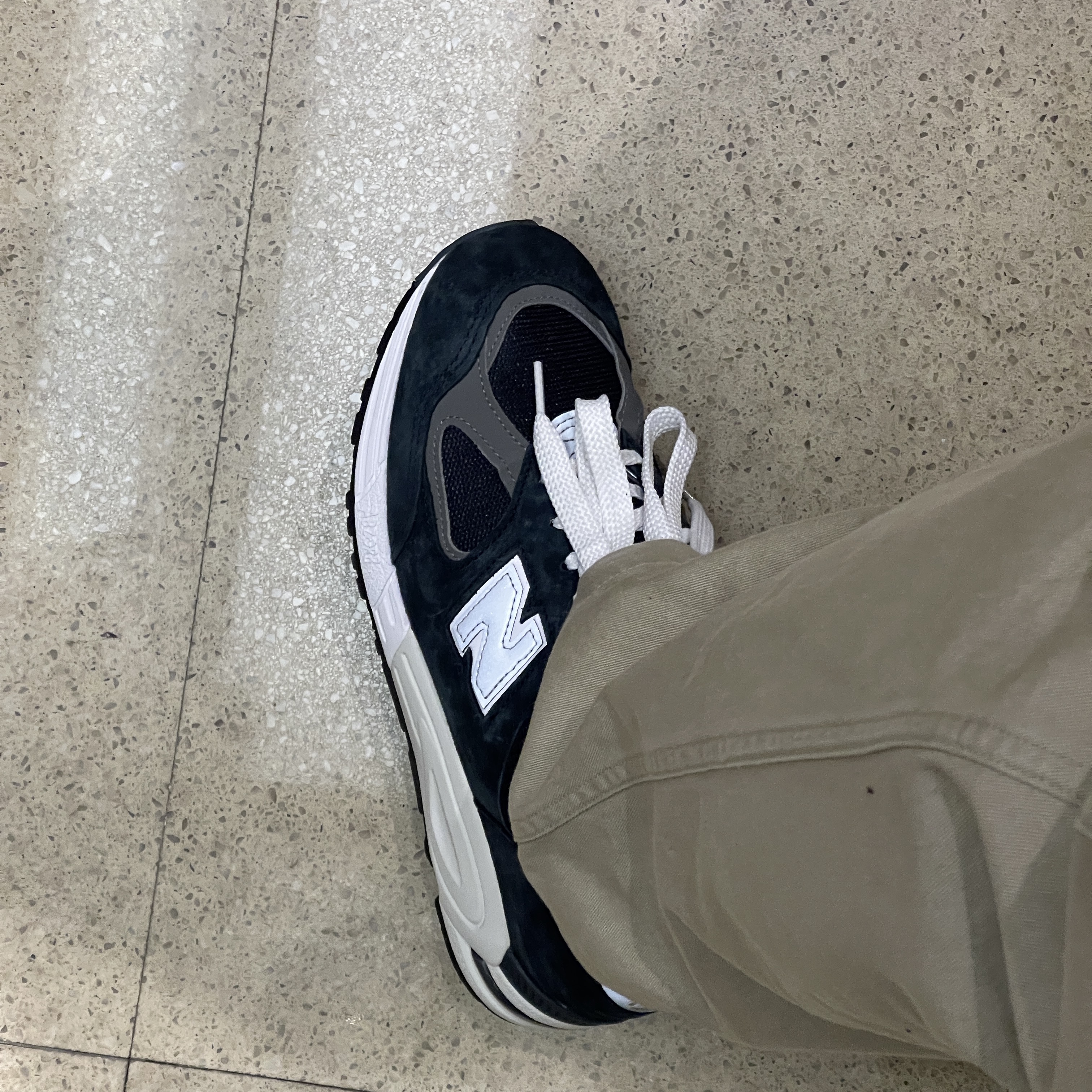 New Balance 990v2 Made in USA Navy 착용 스타일 - 1