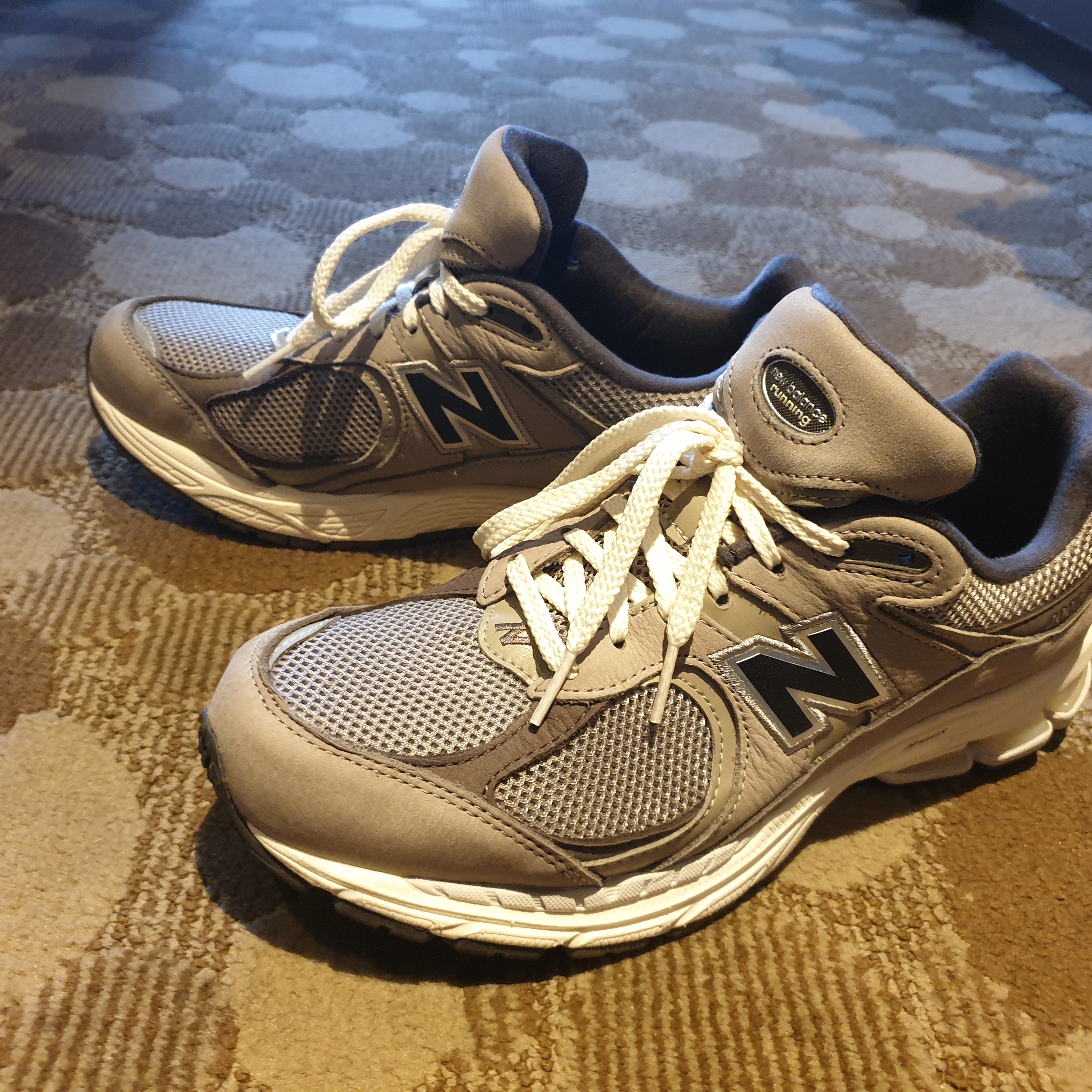 New Balance 2002 Warm Alpaca 착용 스타일