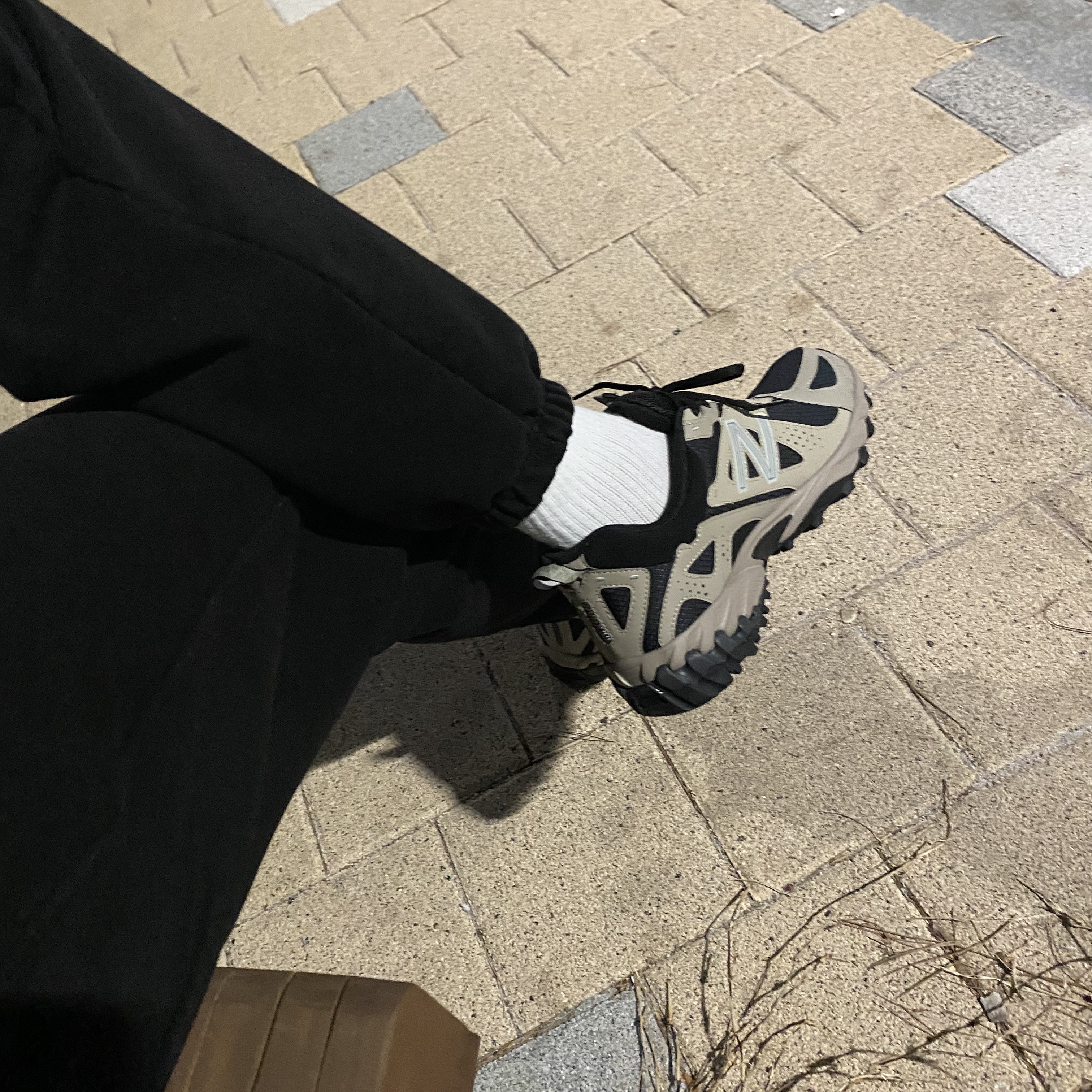 New Balance ML610T Aluminum Black - D Standard 착용 스타일