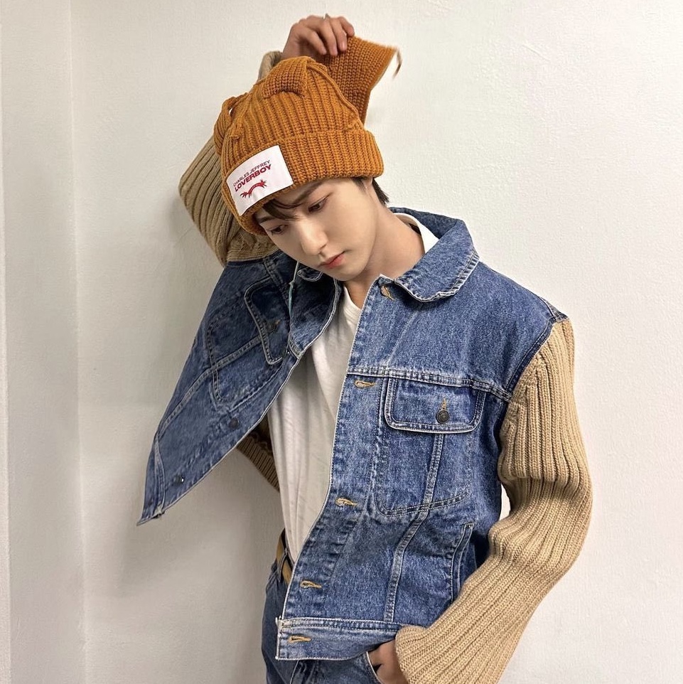 Charles Jeffrey Loverboy Chunky Fox Beanie Turmeric Ecru 착용 스타일