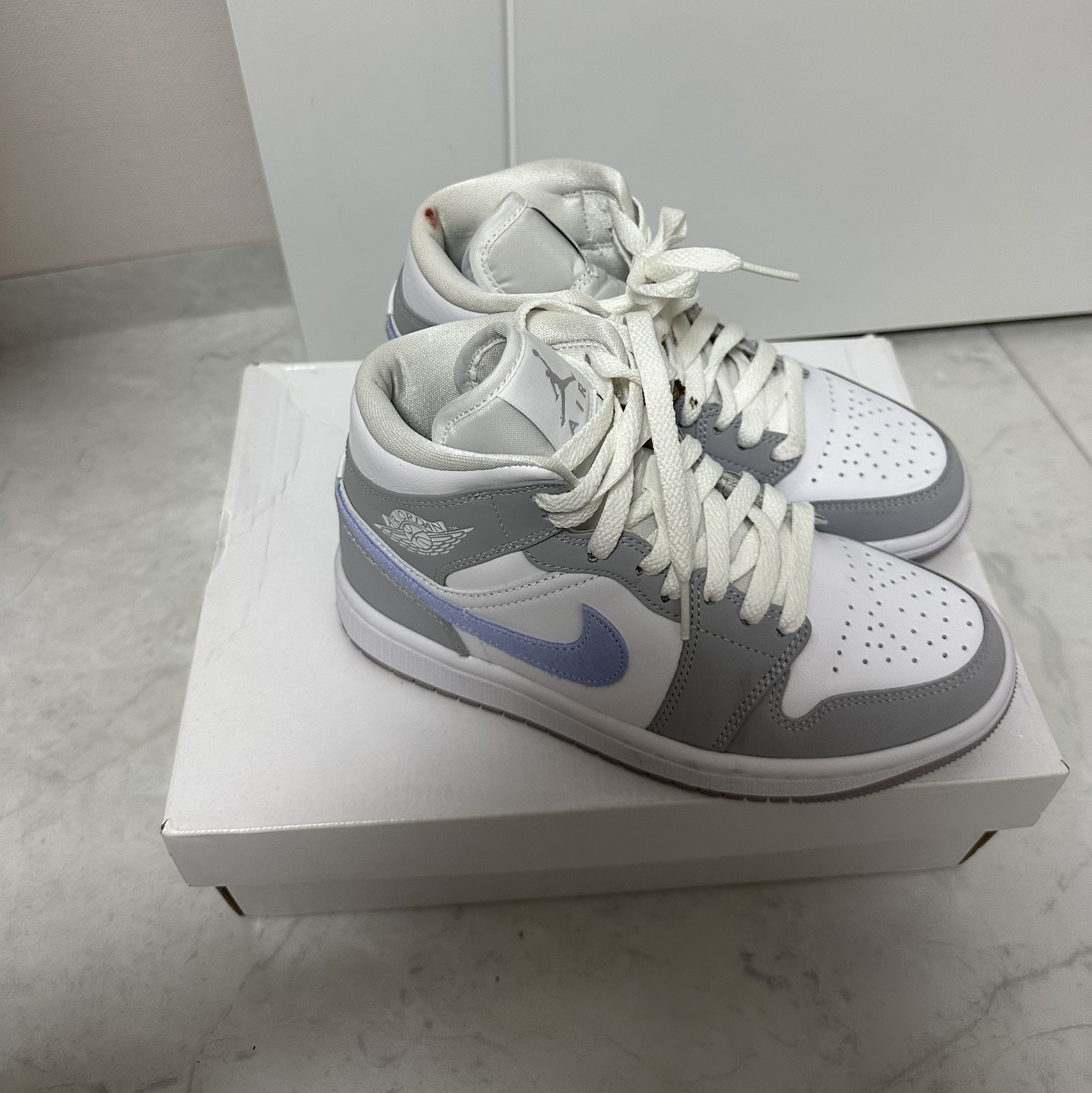 (W) Jordan 1 Mid Wolf Grey 착용 스타일 - 1