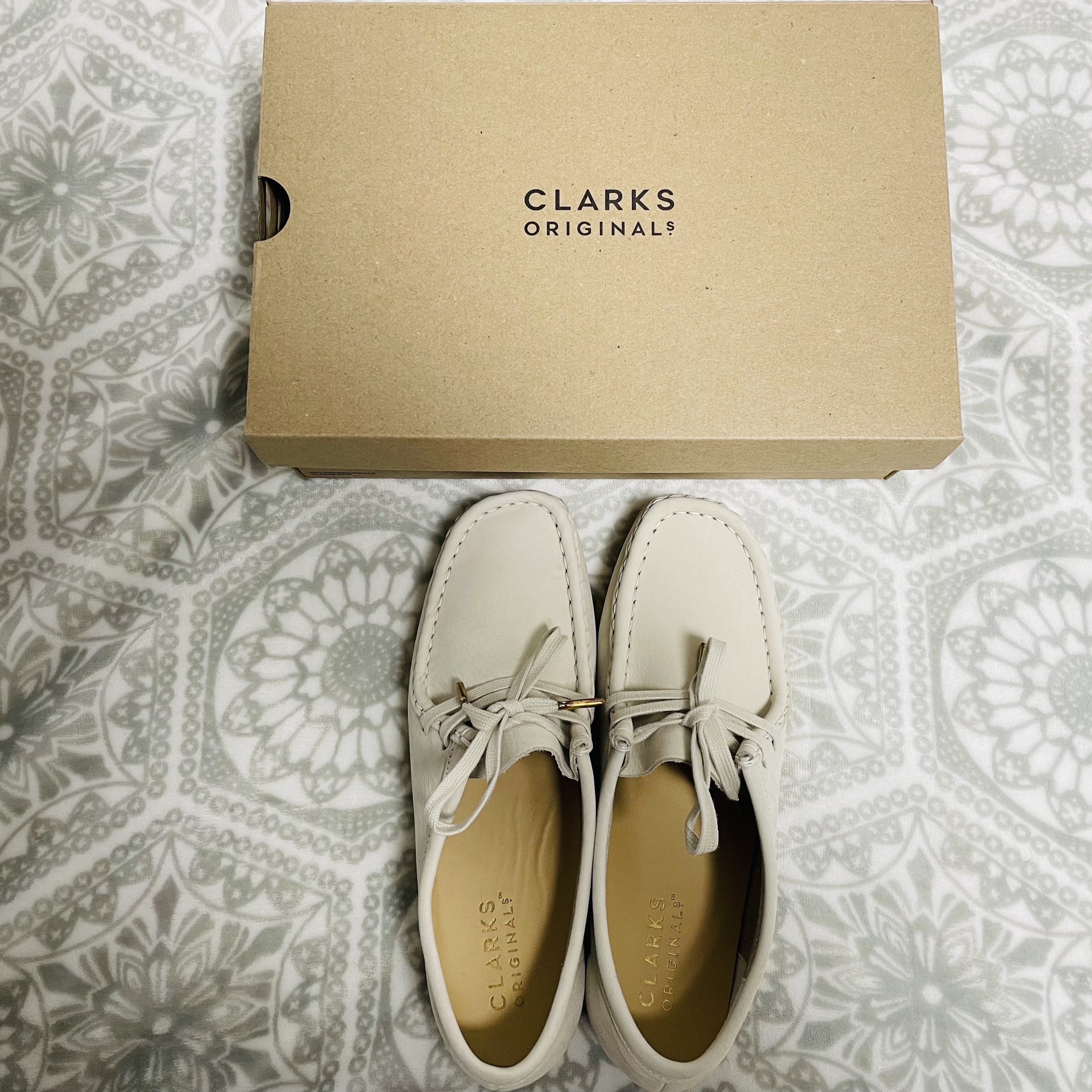 (W) Clarks Wallabee White Nubuck 착용 스타일 - 3
