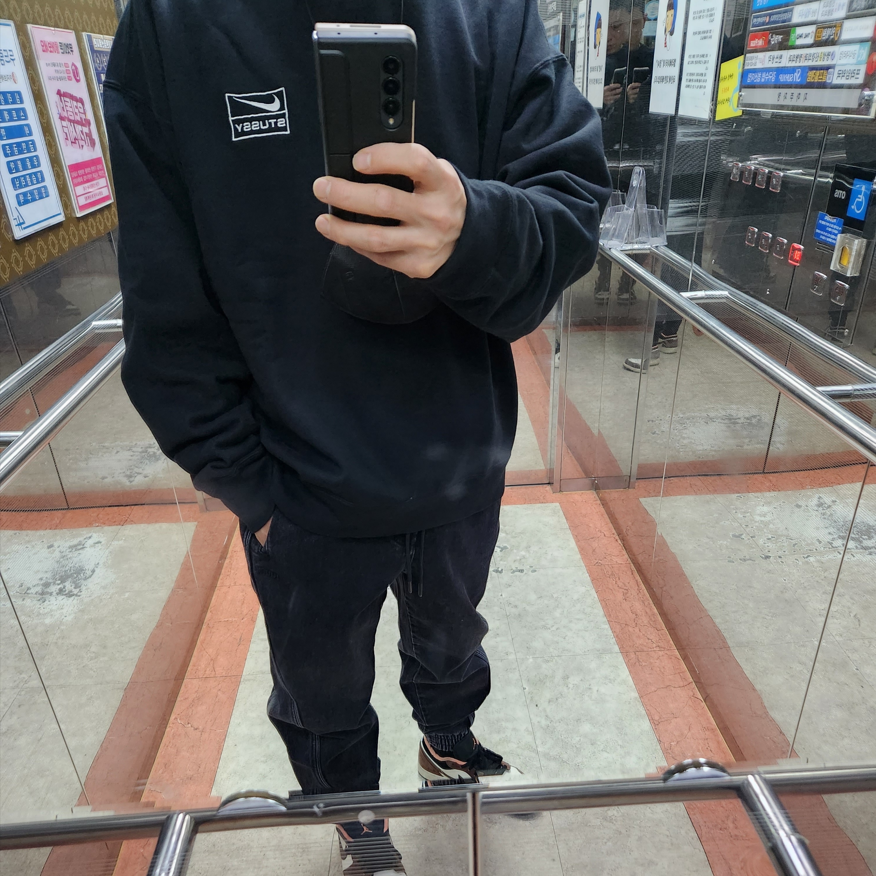 Nike x Stussy NRG Washed Fleece Crewneck Black (DO5310-010), Juun.J Cone Denim Track Jogger Pants Black 착용 스타일