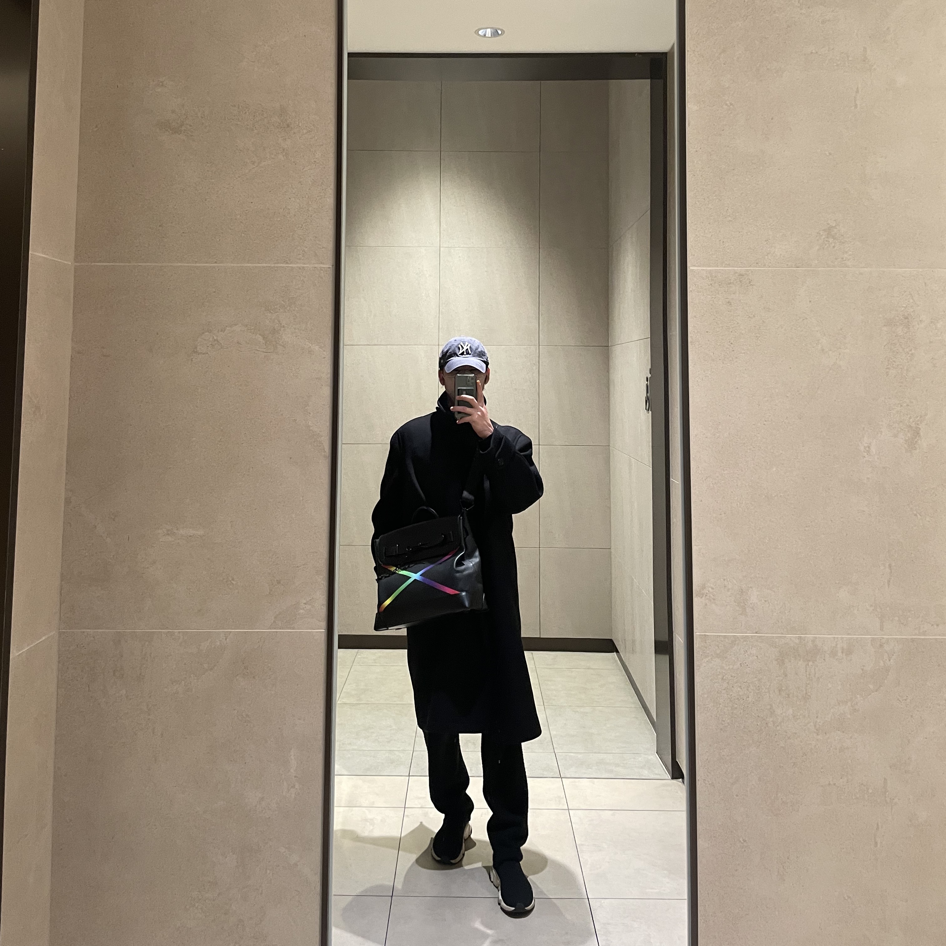 Louis Vuitton Steamer PM Taurillon Monogram Black, Balenciaga Speed Trainer Black White 2021/2022 착용 스타일
