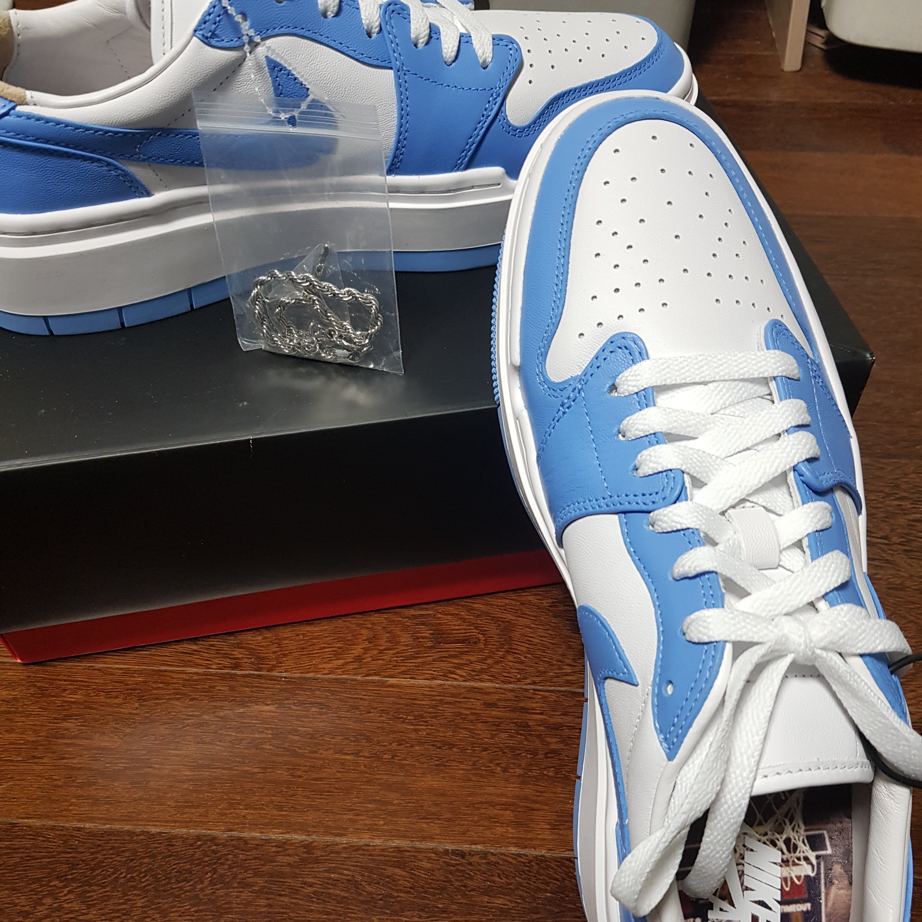 (W) Jordan 1 Elevate Low SE University Blue, (W) Jordan 1 Elevate Low Midnight Navy 착용 스타일 - 2