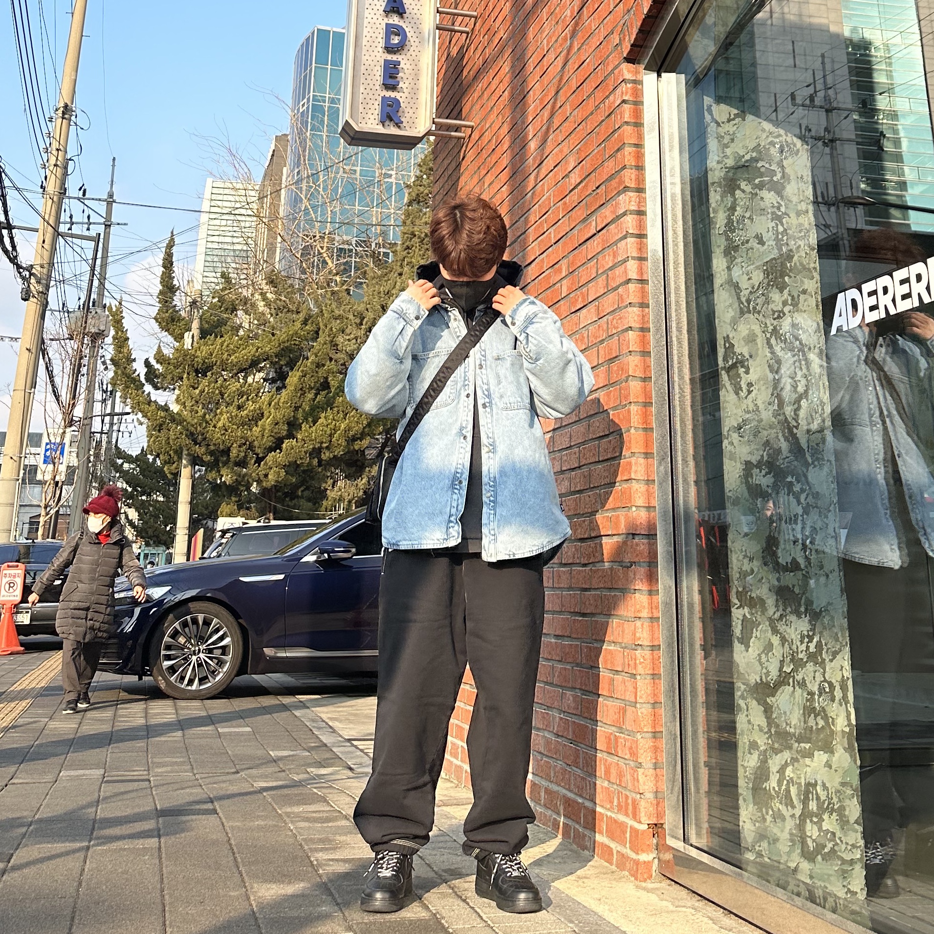 Nike x Supreme Air Force 1 Low Black, Stussy Contrast Stitch Label Pants Black 착용 스타일 - 2