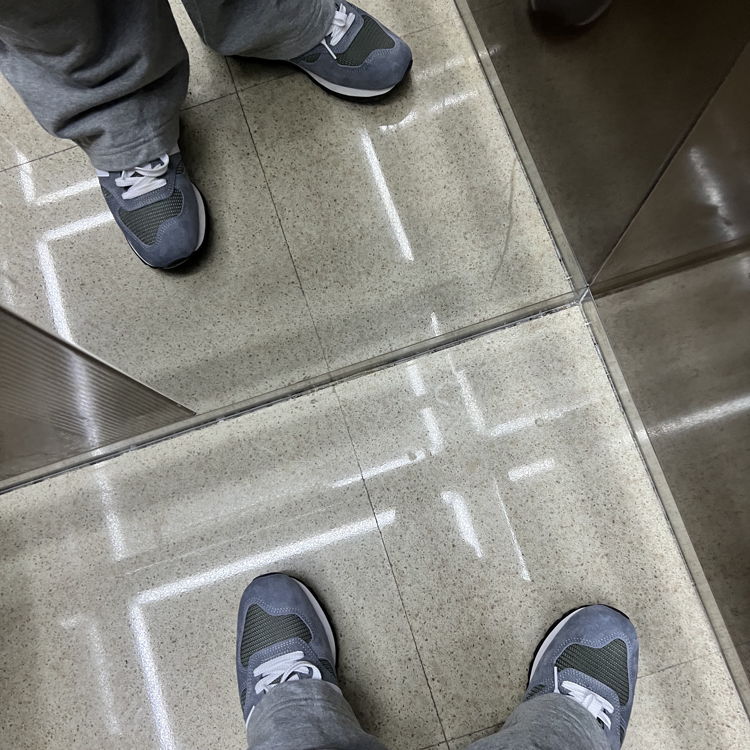 New Balance 990v1 Made in USA Grey White 착용 스타일