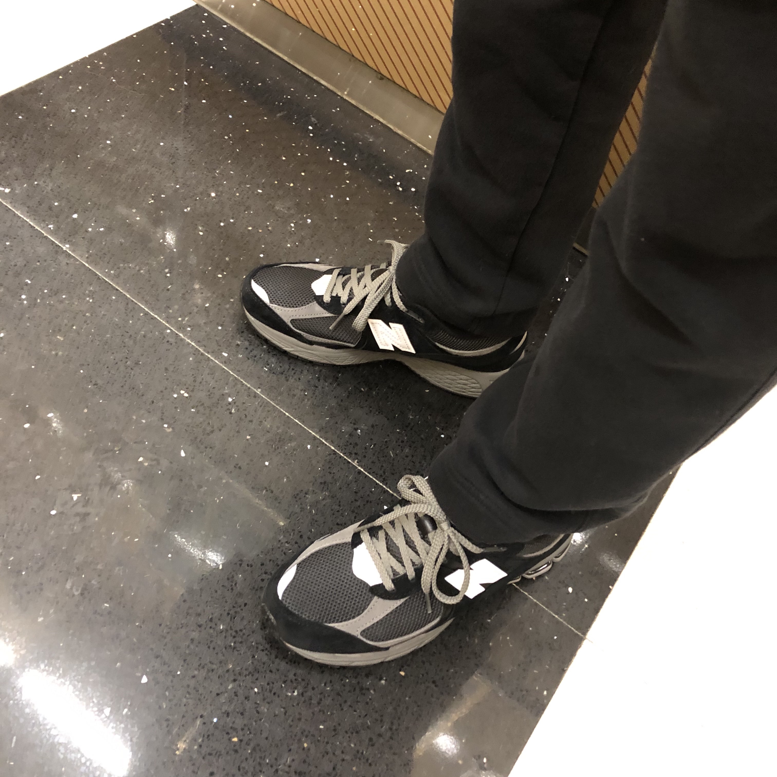 New Balance 2002R Black Dark Grey - JD Sports Exclusive 착용 스타일 - 3