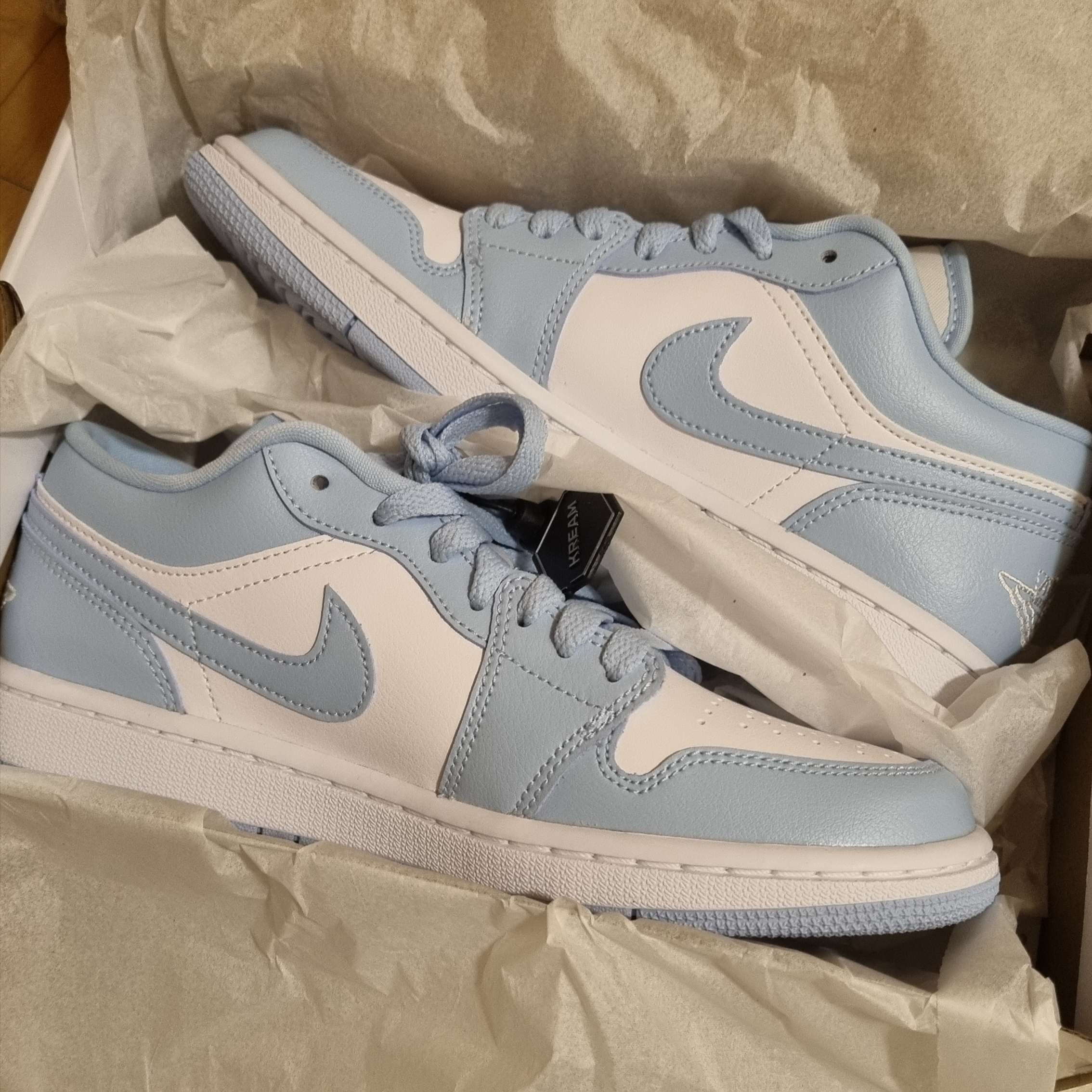 (W) Jordan 1 Low White Ice Blue 착용 스타일
