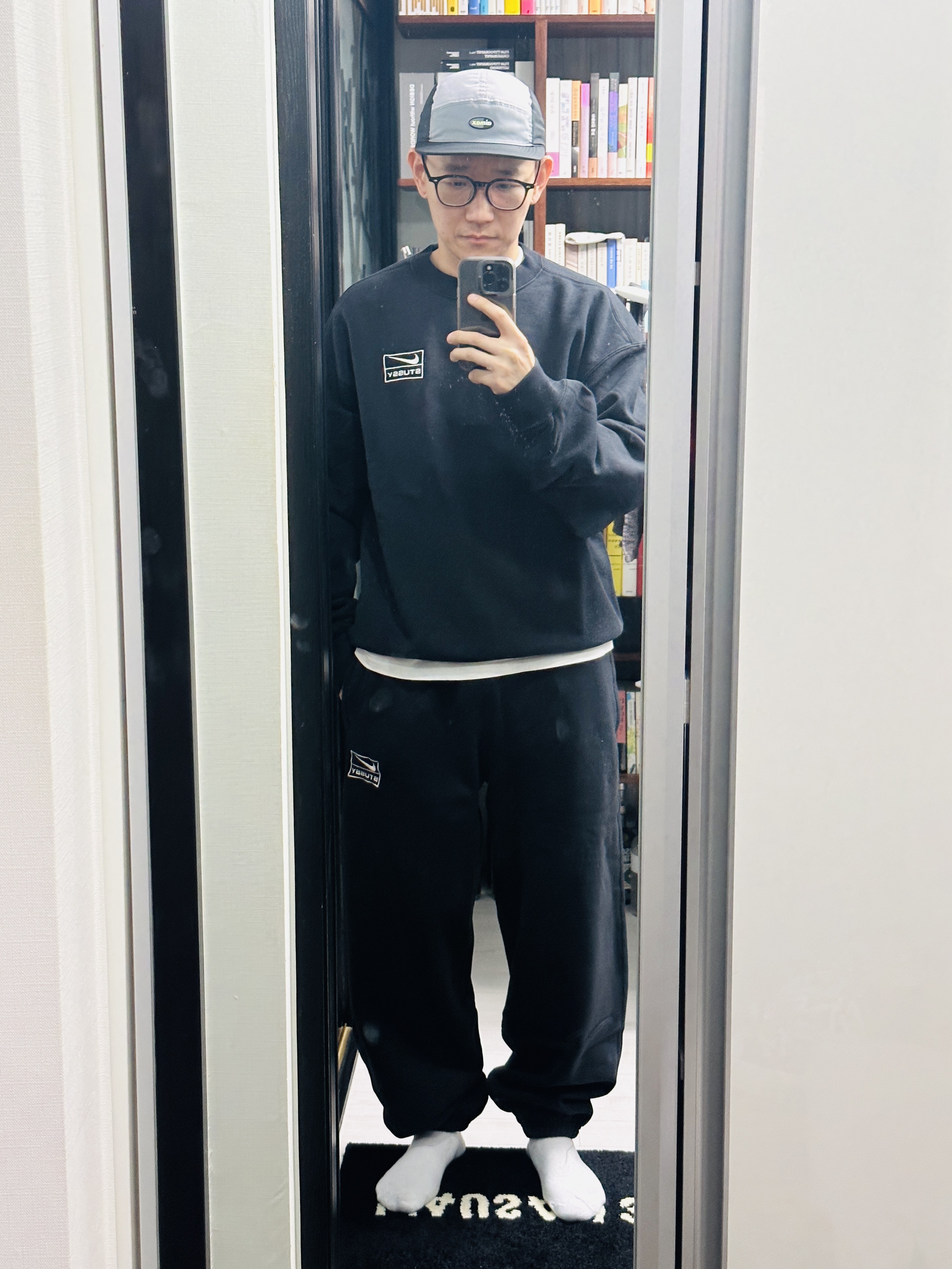 Nike x Stussy NRG Washed Fleece Crewneck Black (DO5310-010), Nike x Stussy NRG Washed Fleece Pants Black (DO5296-010) 착용 스타일