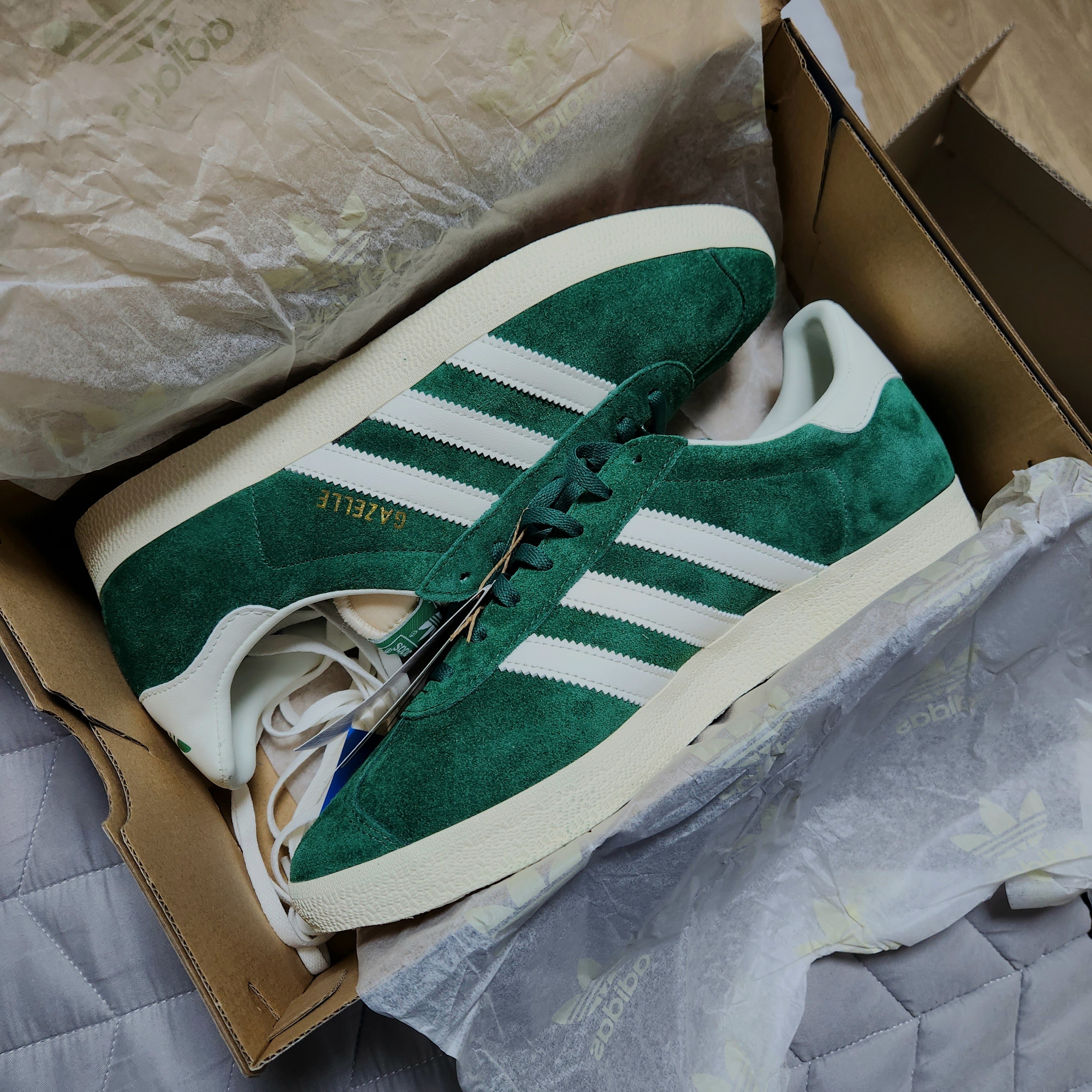 Adidas Gazelle Dark Green Cream White 착용 스타일