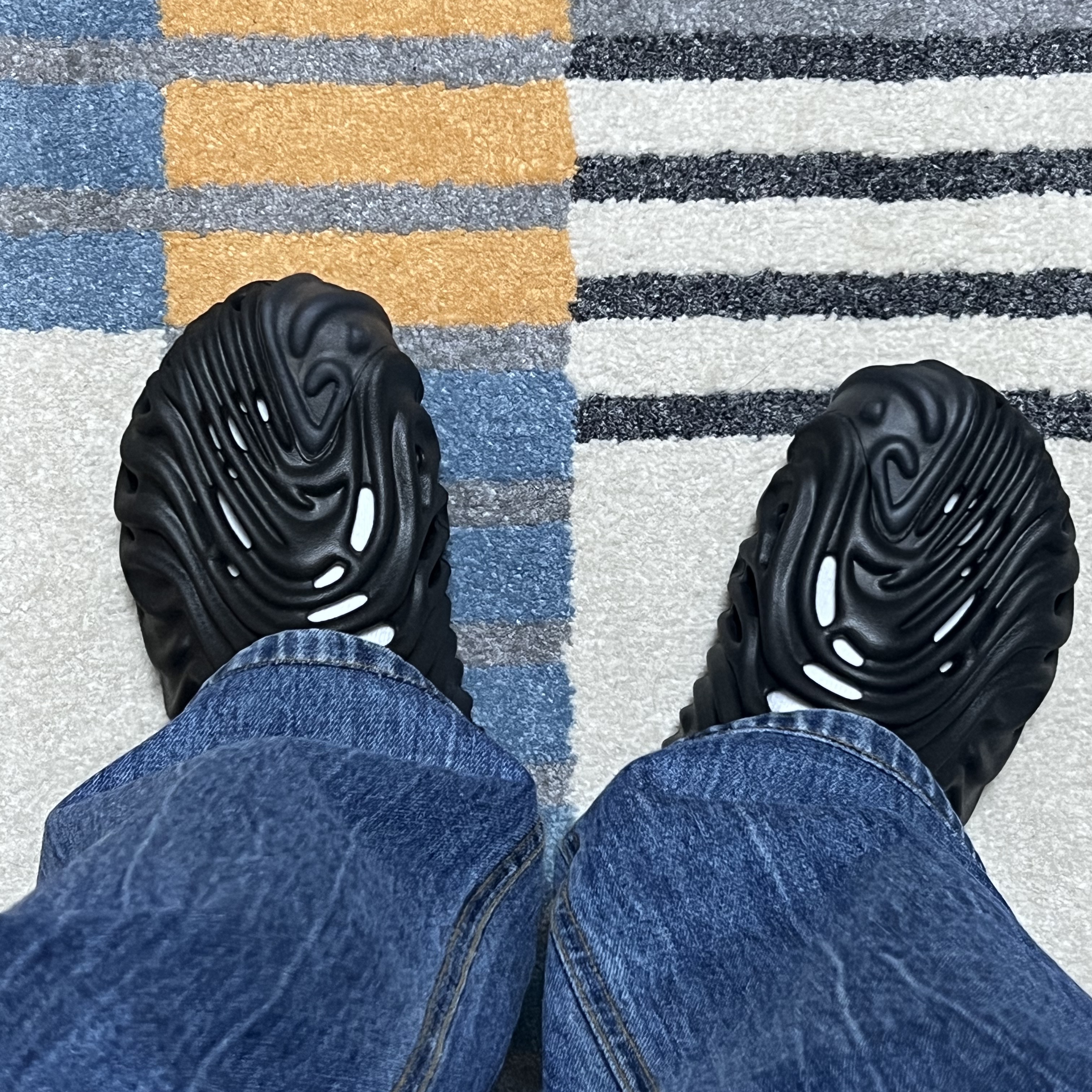 Crocs x Salehe Bembury Pollex Clog Sasquatch 착용 스타일