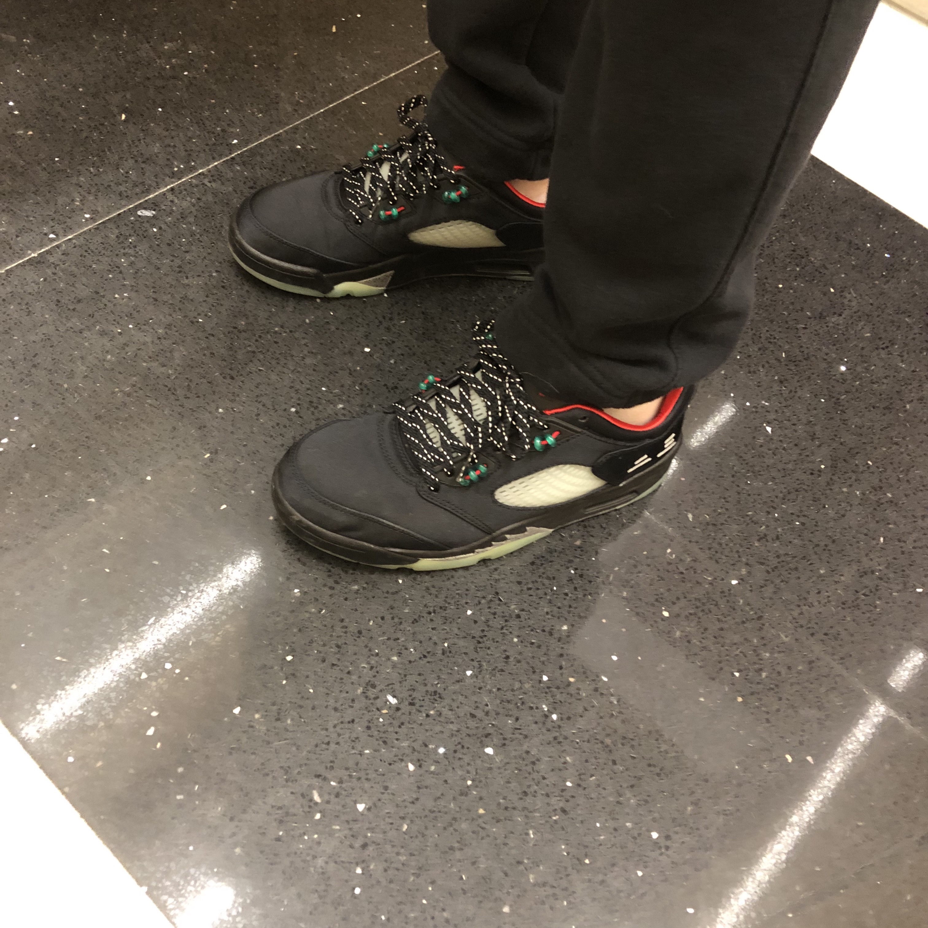 Jordan 5 x Clot Retro Low SP Anthracite 착용 스타일 - 3