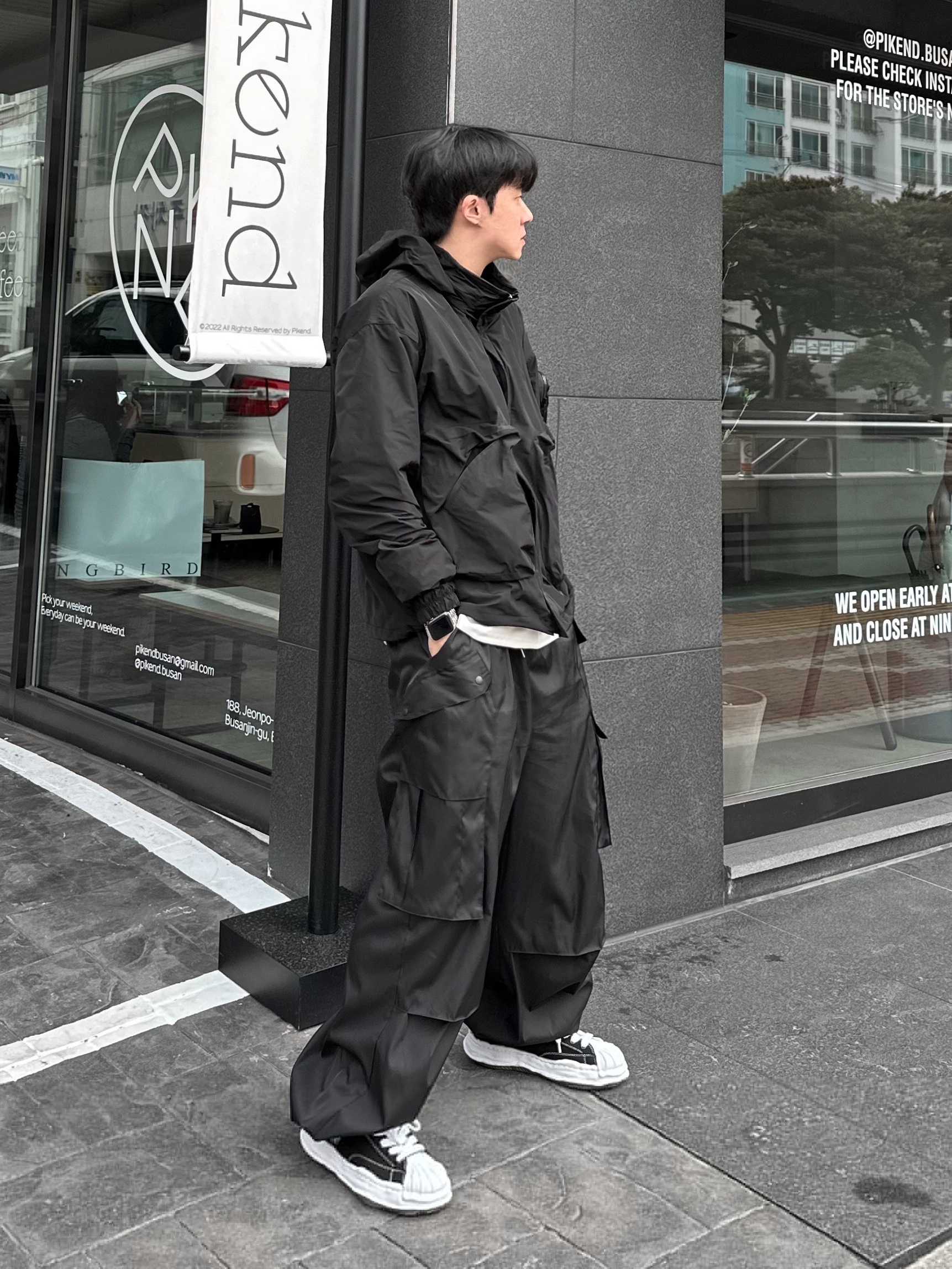 Maison Mihara Yasuhiro Blakey OG Sole Canvas Low-top Sneakers Black White 착용 스타일 - 2