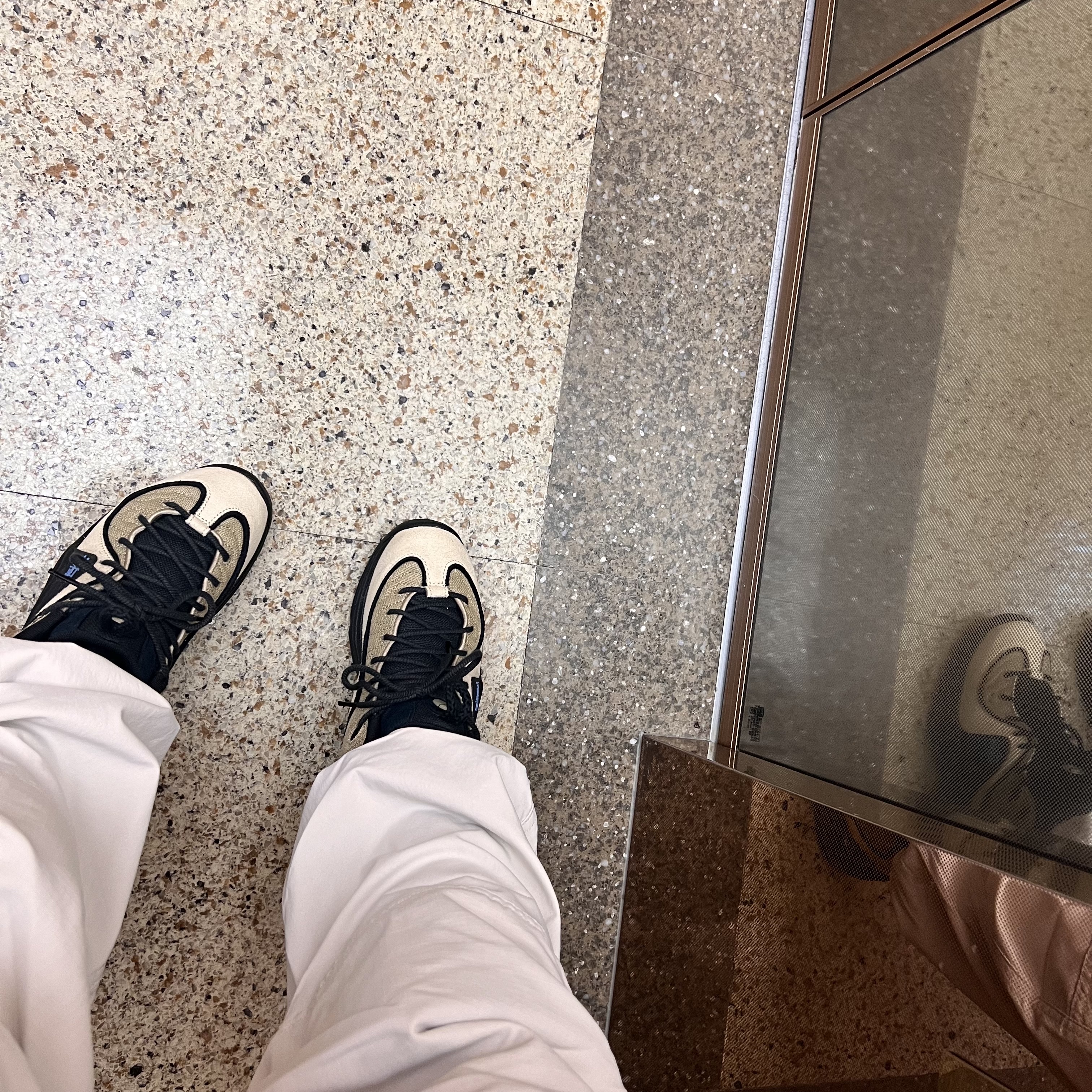 Nike x Stussy Air Penny II Rattan and Limestone, Nike ACG Smith Summit Cargo Pants Light Bone - Asia 착용 스타일
