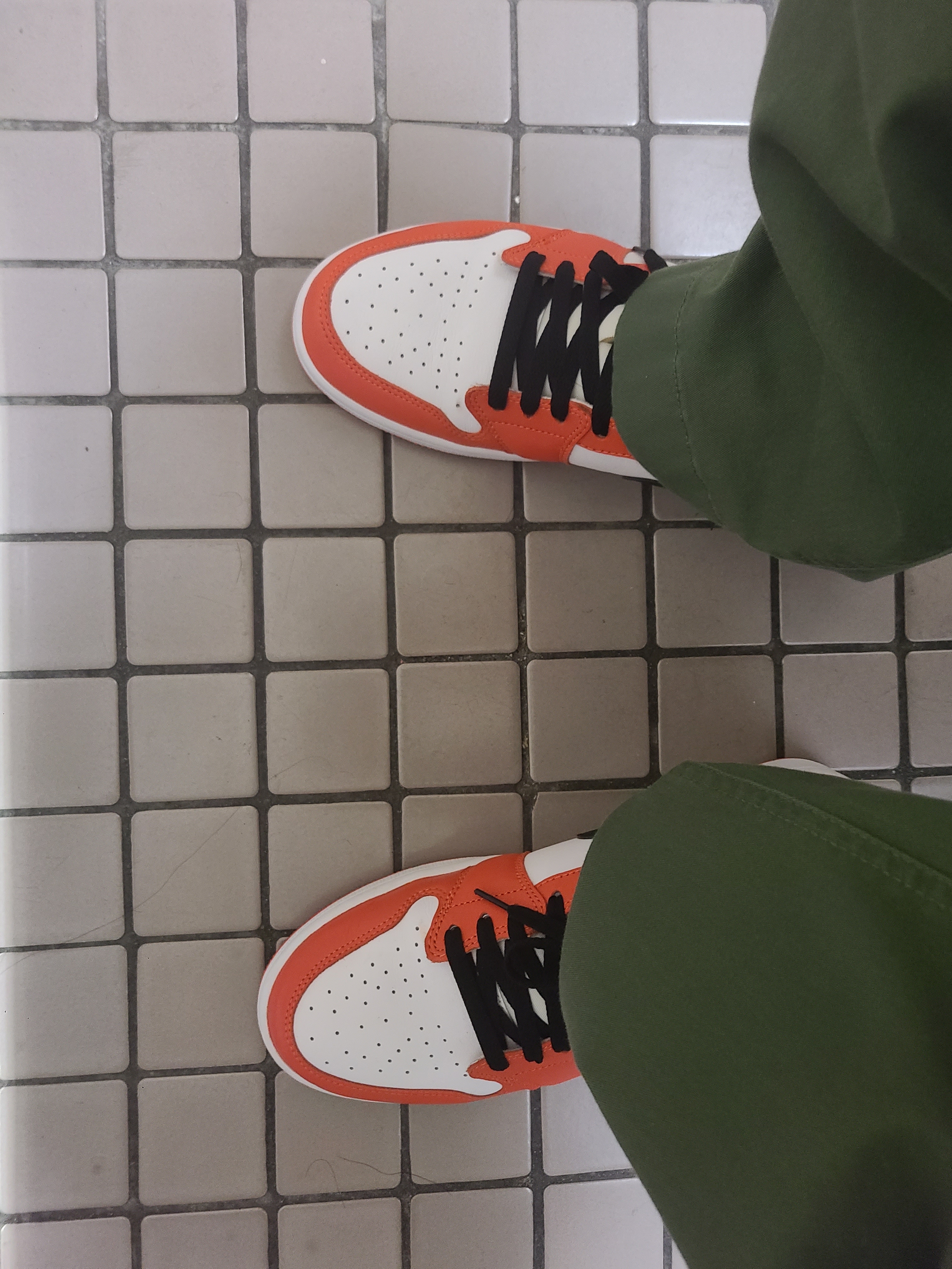 Jordan 1 Low OG Starfish 착용 스타일