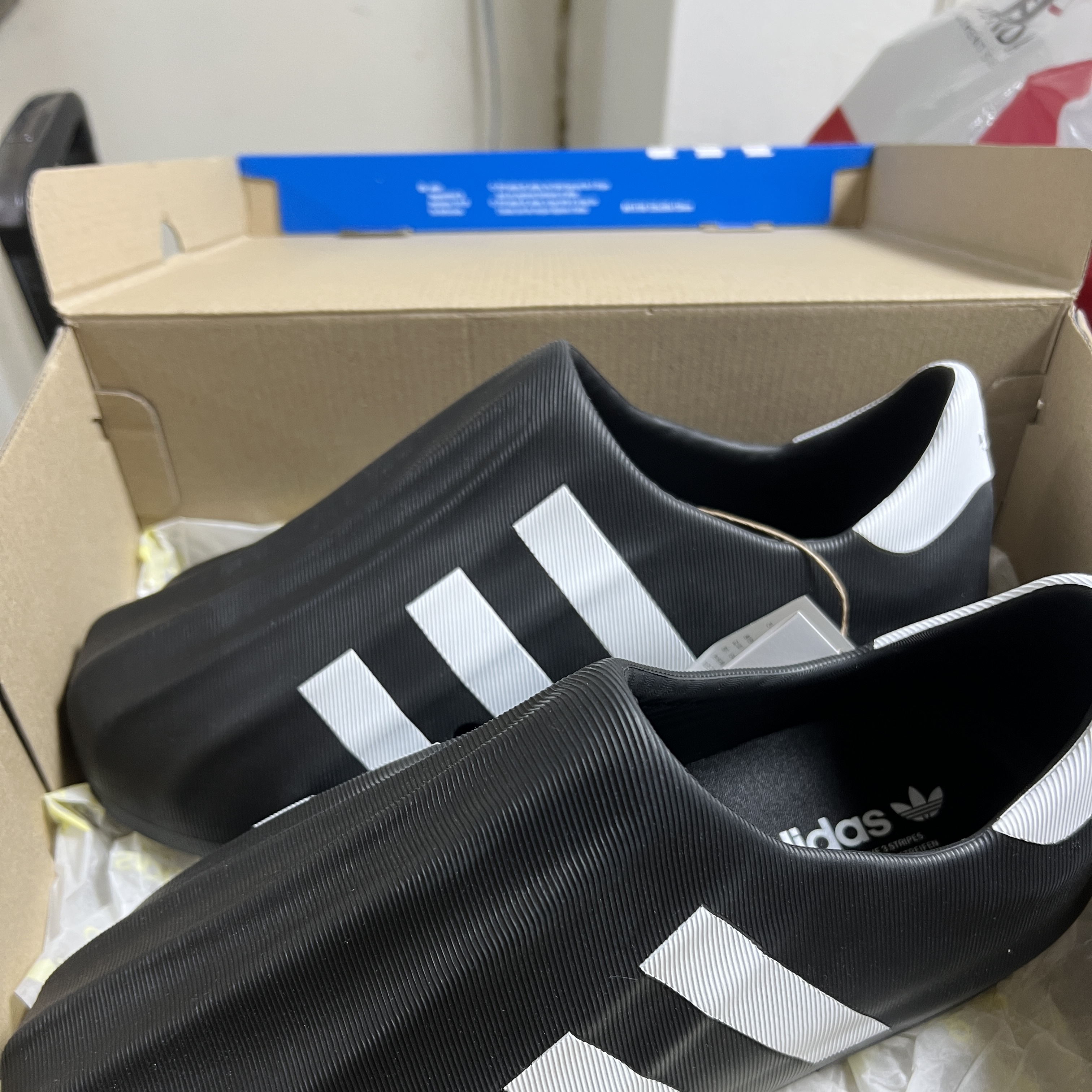 Adidas Adifom Superstar Core White 착용 스타일