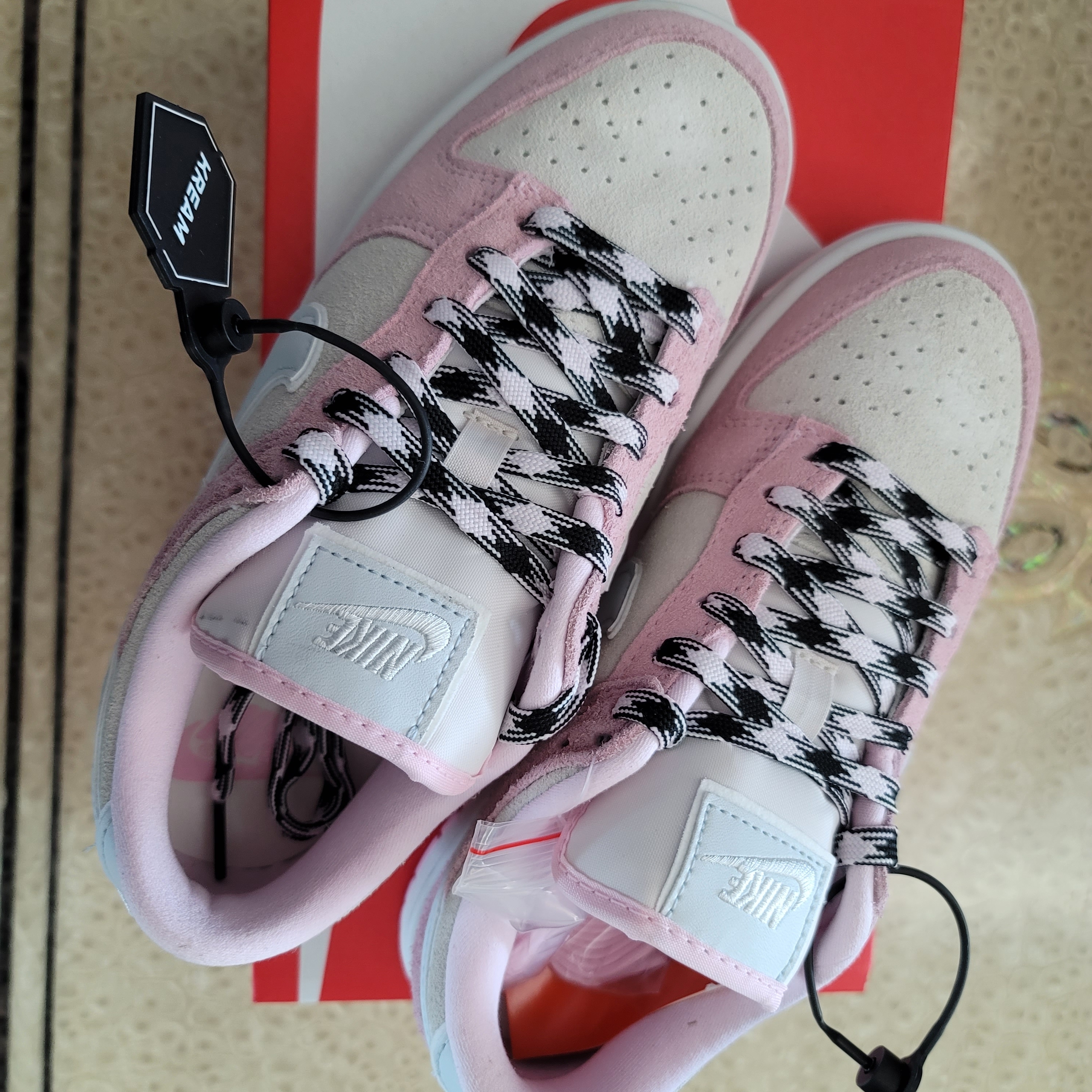 (W) Nike Dunk Low LX Pink Foam 착용 스타일 - 2