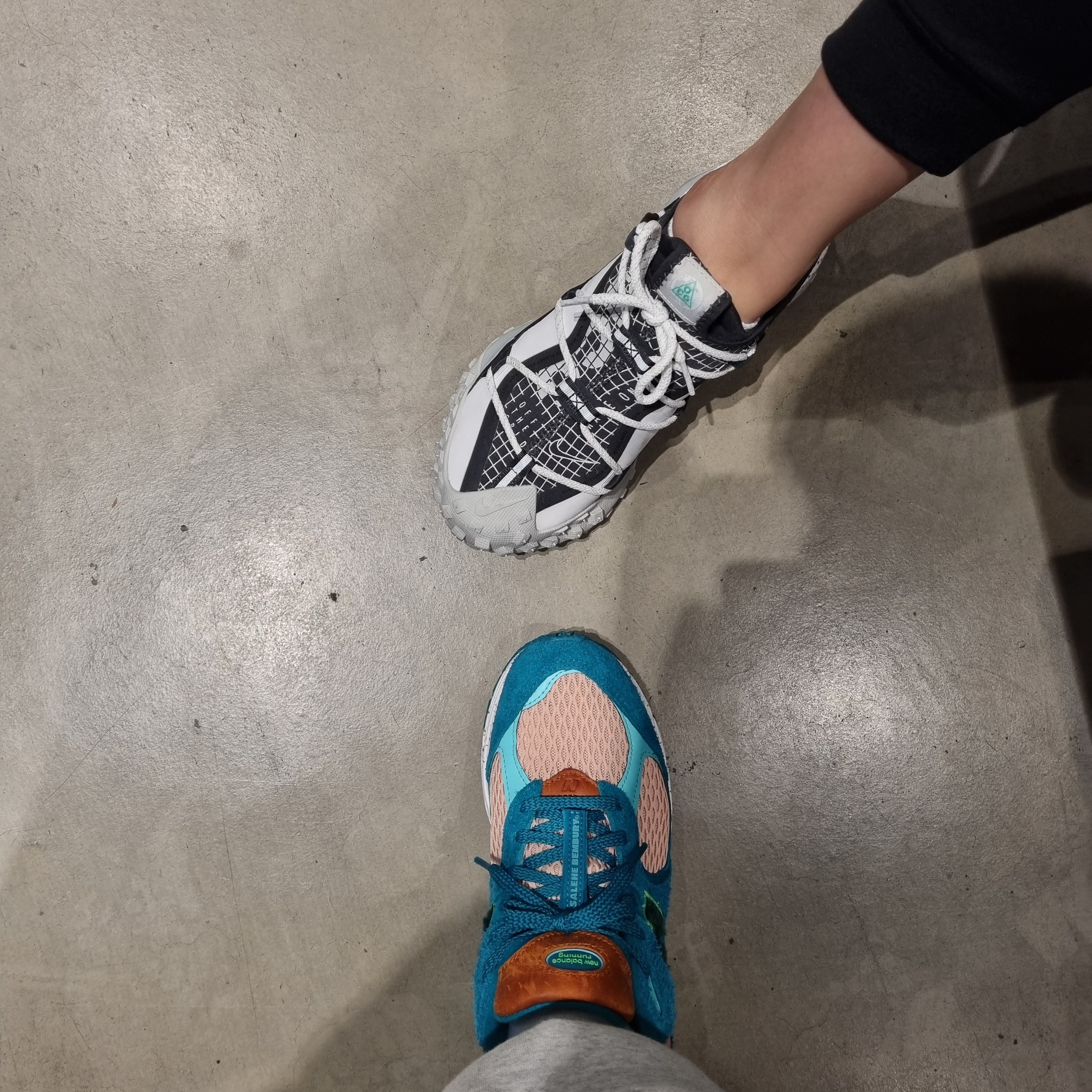 Nike ACG Mountain Fly Low SE White and Black 착용 스타일