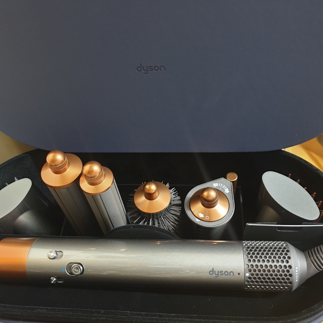 Dyson Airwrap Multi Styler Complete Long Nickel Copper (Korean Ver.) 착용 스타일 - 2