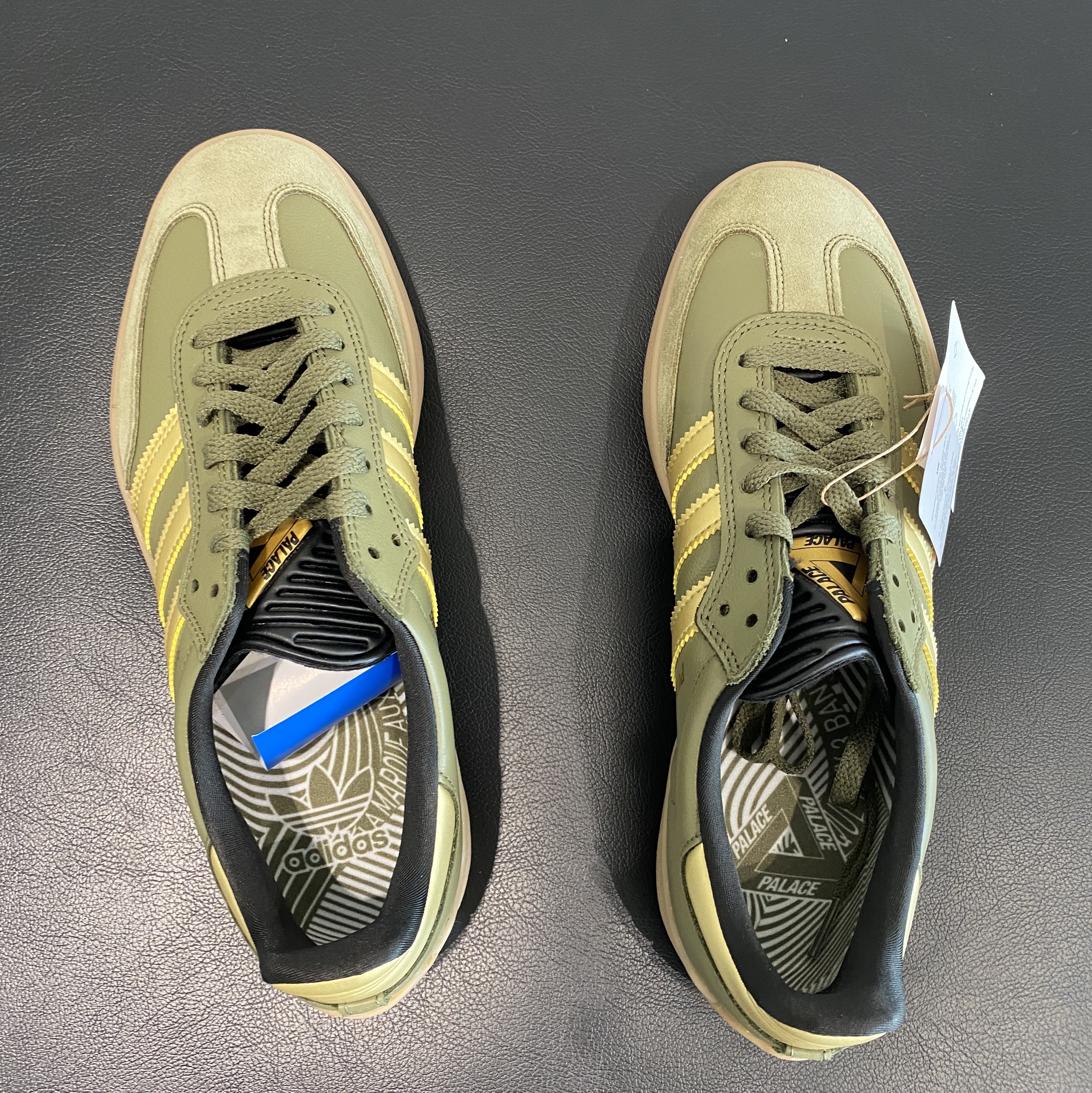 Adidas x Palace Samba Olive Gold 착용 스타일 - 3