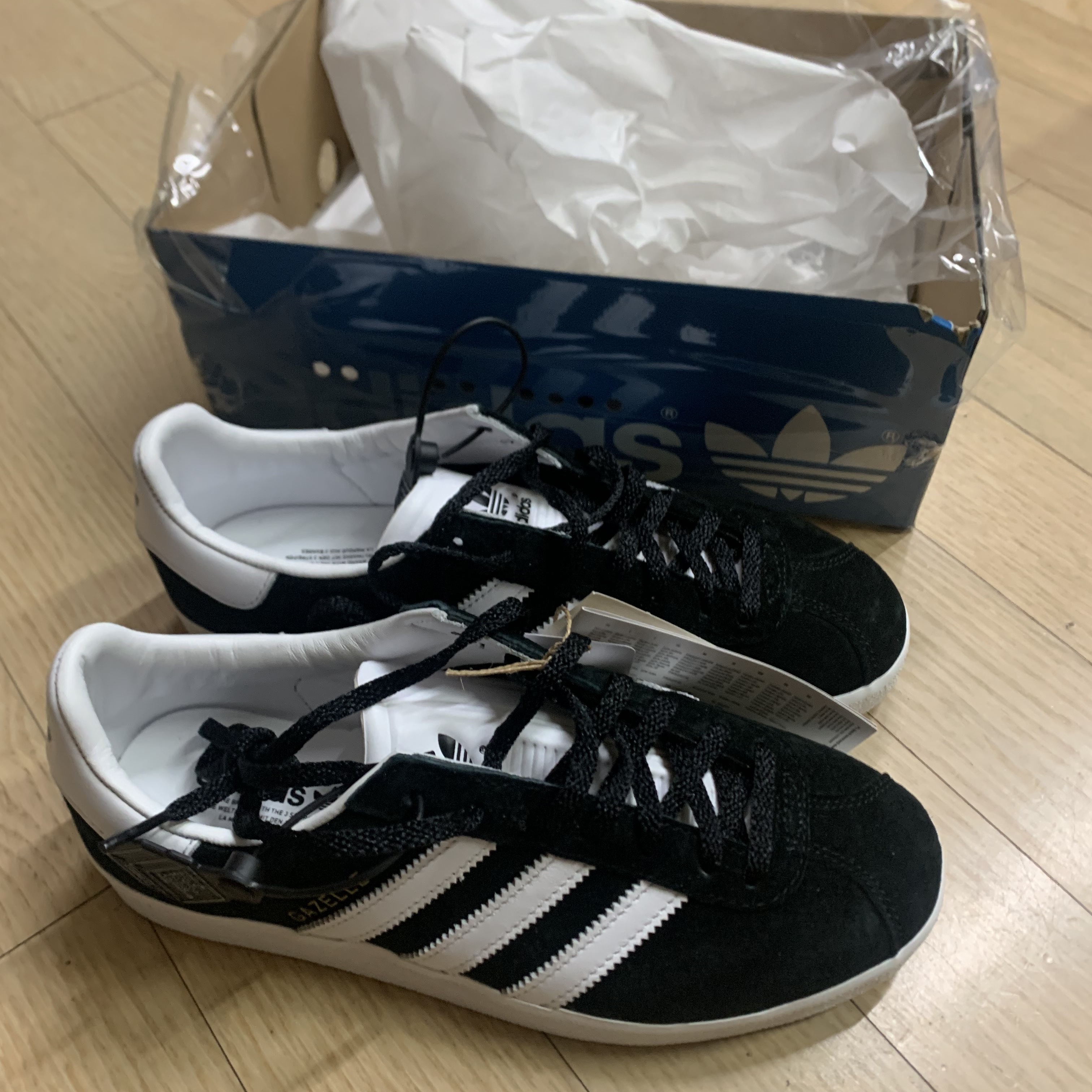 Adidas Gazelle 85 Core Black 착용 스타일 - 3