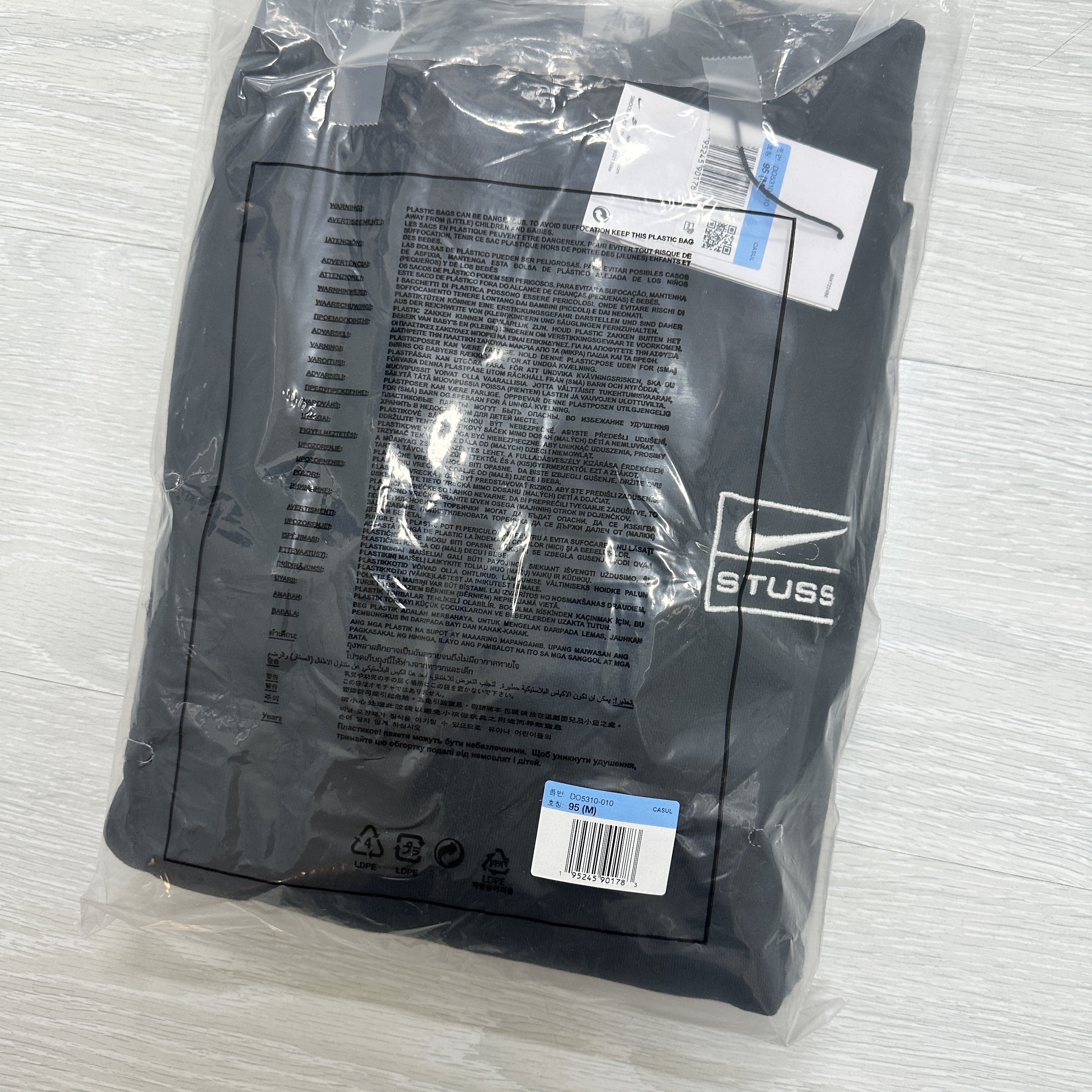 Nike x Stussy NRG Washed Fleece Crewneck Black (DO5310-010) 착용 스타일